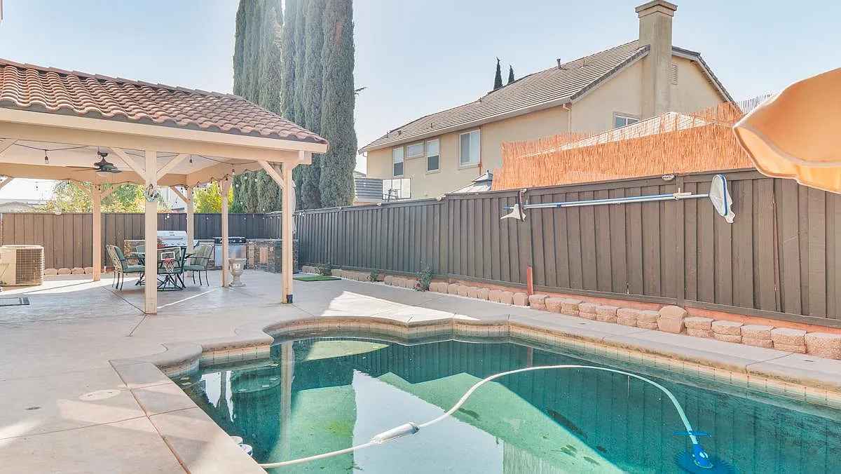 Private Room for Rent – Lathrop, CA
Furnished private room with attached bath in a spacious 4-bed, 3-bath home. All utilities included. The house has central cooling and heating, hardwood floors, a shared kitchen with modern appliances, and laundry in-unit. You’ll also have access to the backyard, pool, and BBQ area.
Located in a quiet neighborhood near shopping and highways. Perfect for a clean, working professional.
Rent: $1,200/month | Deposit: $1,200 | No pets