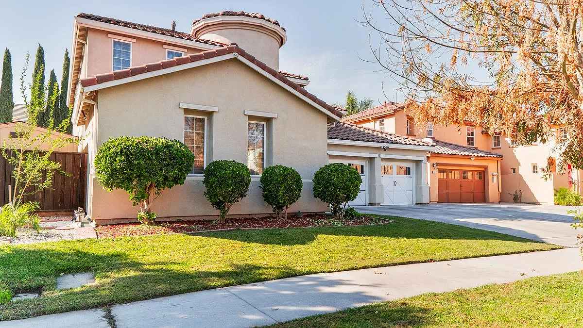 Private Room for Rent – Lathrop, CA
Furnished private room with attached bath in a spacious 4-bed, 3-bath home. All utilities included. The house has central cooling and heating, hardwood floors, a shared kitchen with modern appliances, and laundry in-unit. You’ll also have access to the backyard, pool, and BBQ area.
Located in a quiet neighborhood near shopping and highways. Perfect for a clean, working professional.
Rent: $1,200/month | Deposit: $1,200 | No pets