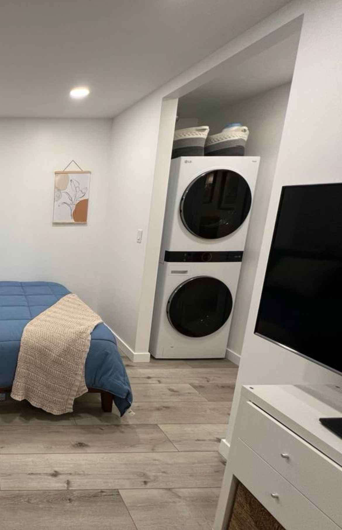 This private studio offers an ideal blend of comfort and privacy. It comes with its own bath, modern kitchen, and private closet, ensuring no shared spaces with other tenants. This spacious, fully furnished studio can also be arranged unfurnished if you prefer. High-speed WiFi and an in-unit washer/dryer are included, and there is convenient parking available. The lease is month-to-month, though other lease terms can be considered. Pets are welcome, provided they’re well-trained.