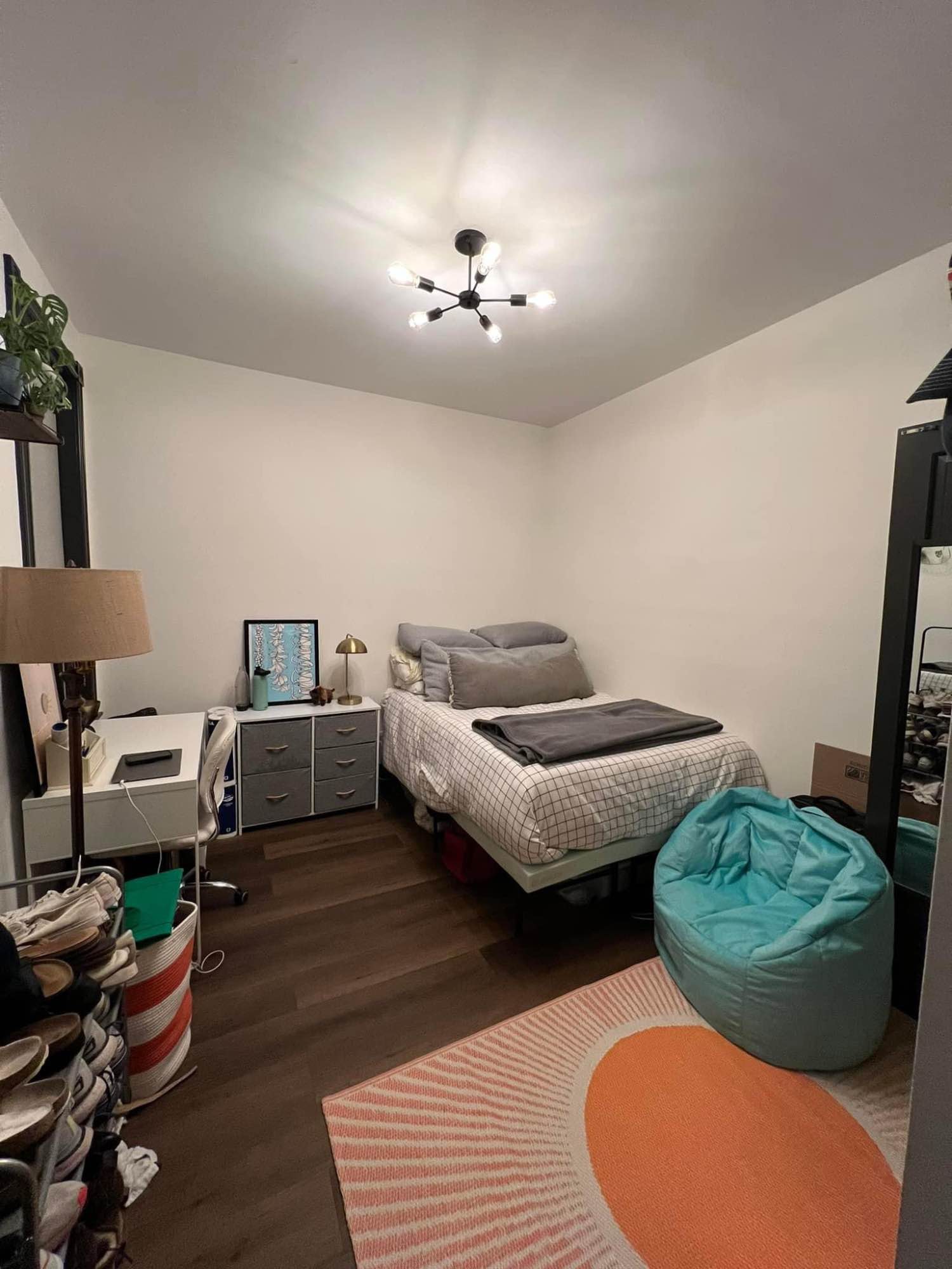 From the tree-lined streets to the breathtaking downtown skyline views of Dallas, Texas, Grand Estates at Kessler Park apartments is your chance to enjoy urban life with neighborhood comforts. Our 1-bedroom apartments offer full-sized washer and dryer connections, attached garages, island kitchens, built in desks, side-by-side refrigerators, wood-flooring, and large oval soaking tubs! Additionally, our pet-friendly community features a fully equipped fitness center, resort-style pool, business center with high-speed internet access, movie theatre, and resident community room with billiard table. Kindly reach out to me directly if you are interested at josephhazelbaker1 at gee maale for more Details and any questions about the place..