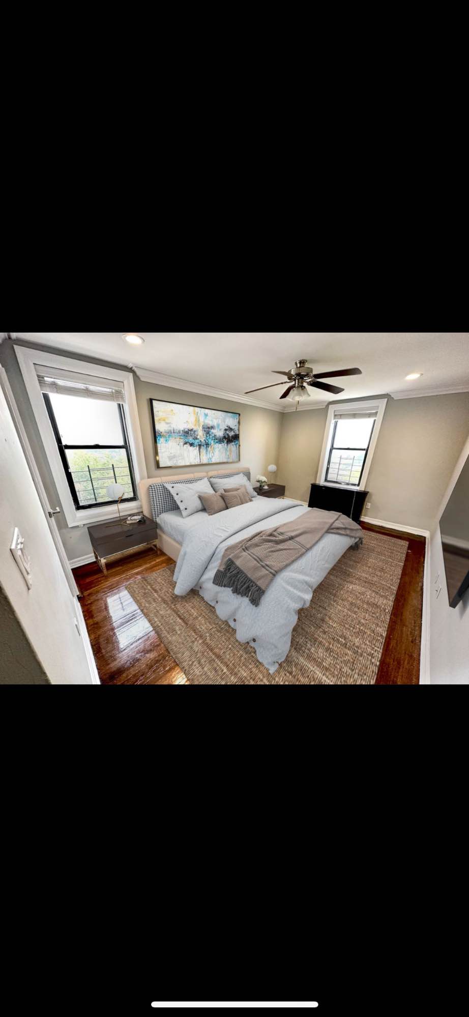 LARGE NEWLY RENOVATED 1BR AVAILABLE IMMEDIATELY WALKING DISTANCE TO LIRR!

Apartment features beautiful hardwood floors throughout, washer dryer in unit, large windows with excellent sunlight and separate kitchen with dishwasher.

Well maintained property features live in super and elevator.

Close to transportation, supermarkets, restaurants, cafes and everything you need.