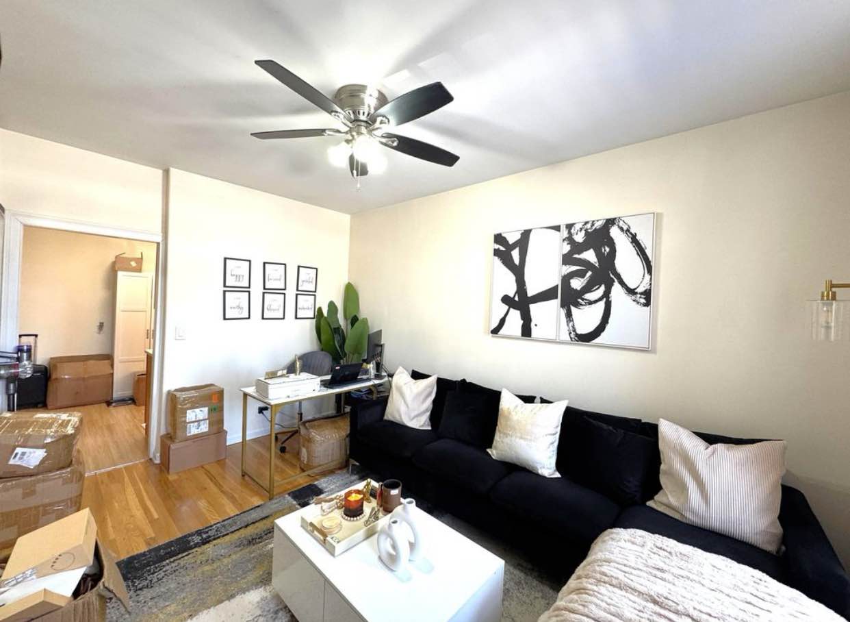 For Rent: 1 Bedroom, 1 Bath in Farragut!
Location: 4711 Ave D, Unit 2R
Rent: $1,000
Deposit $850
Utilities $150

This is a great apartment for an amazing price! Enjoy the perfect blend of comfort and convenience in this inviting 1-bedroom, 1-bath unit featuring beautiful hardwood floors and a cozy layout.

Key Features:
Heat and hot water included
Pet-friendly environment
Modern bathroom
Conveniently located near the 2 and 5 trains for easy commuting

If you’re interested kindly email graccieallen@outlook.com


