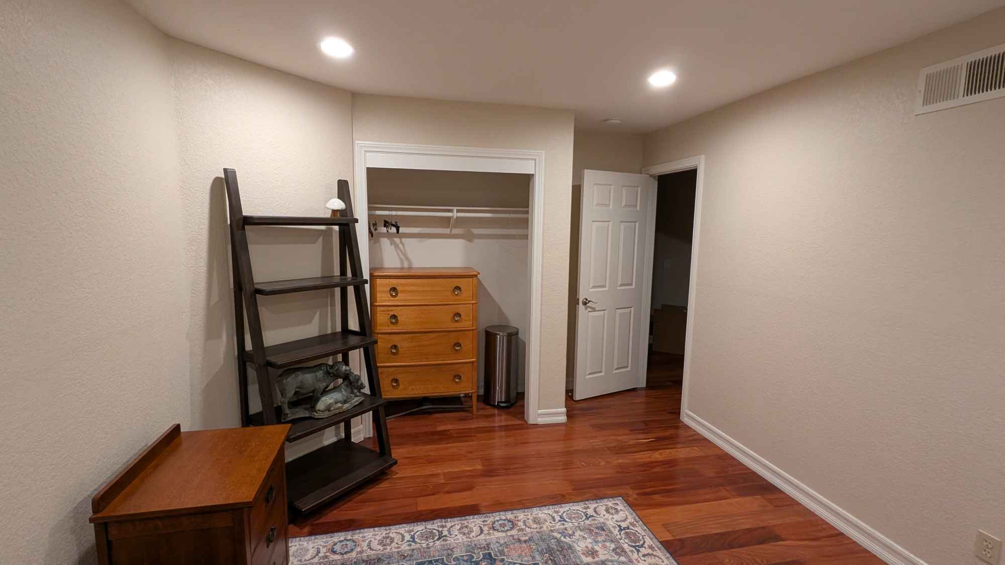 Utilities Included (fast WiFi, Central AC/Heat)
Partially Furnished
Laundry Room and full kitchen nearby
77" OLED in shared living room
Plenty of Parking on the driveway
Views of Bonita Valley and the sunset from the backyard putting green with deck

Most of the day I'm working from home, but otherwise I'm off sailing (some days you could join), playing pickleball, or maintaining the house. Sometimes we cook for the house, BQQ, smoke meats, have some friends over