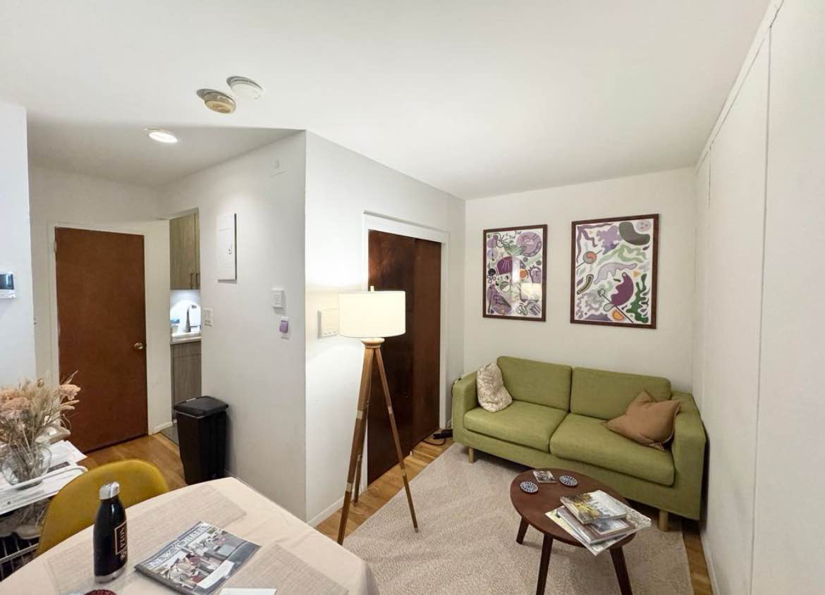 Seeking a compatible roommate to take over my lease in a charming apartment located just blocks away from transportation hubs and various amenities. This bright and spacious unit boasts ample storage, pet-friendly policies, and essential amenities including A/C, heating, and WiFi. The building features convenient perks like an elevator and a live-in superintendent. As a late-20s professional working in tech and publishing, I enjoy movie nights, dining out, city strolls, and creative pursuits. If you're laid-back, tidy, and communicative, let's chat to arrange a viewing!