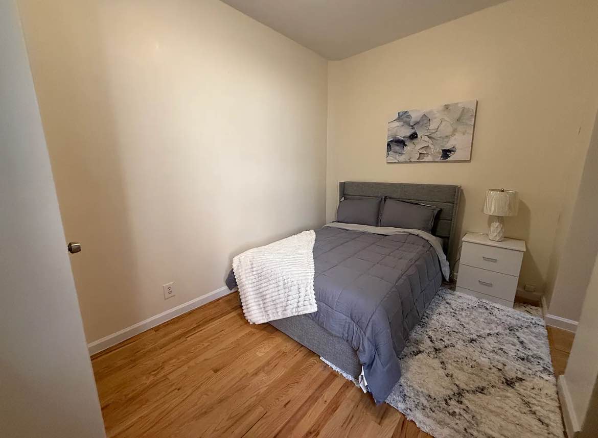 Hi, My apartment is available for rent. Utilities (Electricity, Gas, AC, Heat, WiFi) are included in the rent price.

The room is fully furnished, the apartment is in a great location only few blocks away from the train station and Hospitals. There are many stores, shops, restaurants, and supermarkets within walking distance away. Also, a laundry mat is in the building in the basement, open 24/7, and a couple of great pizza places, as well as nice restaurants- Chinese , Mexican and Japanese and the likes.

If you're looking for a friendly, clean, peaceful, spacious place in the city, I strongly recommend my apartment. 

Message me for more info and to  schedule a meet-up/viewing.