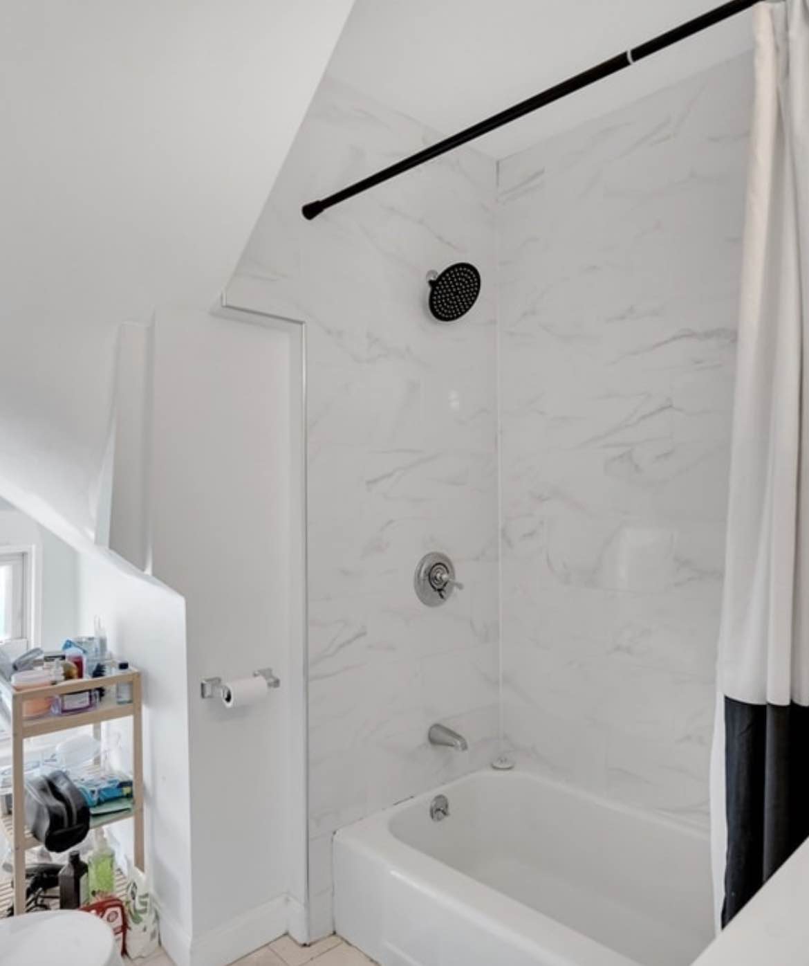 Cozy one bedroom apartment for rent! Interested parties, please email Chriskoppel11@gmail.com for more information.