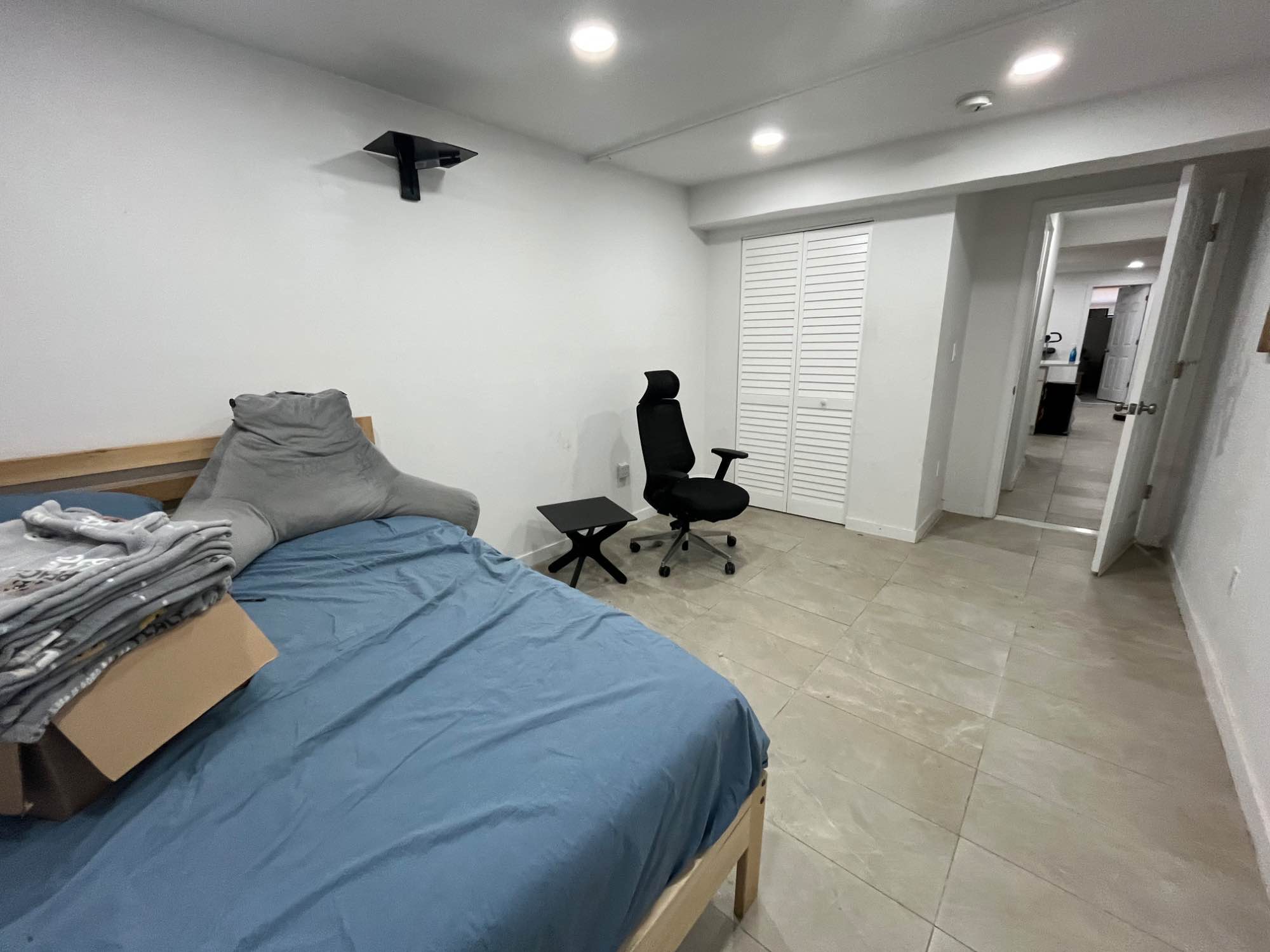 Hi all! I’m looking for a roommate in my 2-bedroom apartment in Woodside, Queens starting October 1 (though it’s available for move-in earlier). Rent is $1350 plus utilities.
The apartment is a garden-level 2 bed / 1 bath on a quiet street, about a 5-minute walk from the Woodside 7 train and LIRR stop. It has a dishwasher, and I have lots of fun kitchen tools if you're into cooking. I’ve also been building a bit of a home gym since Covid, with weights, yoga mats, and a folding bike that you’re very welcome to use.
The apartment is furnished, but I’m open to you bringing additional furniture or decor to make it feel like home. There’s also the option to have the bedroom at least partially furnished—I do have a bed available if needed.
Small dogs are allowed in the apartment, so if you have a furry friend, that’s totally fine with me! And in fact since my former roommate had the snuggliest dog imaginable that I am missing dearly, it would be a major plus if you did have one!
I’m a pretty easygoing and flexible roommate. One nonnegotiable for me though is that I would need someone who is comfortable with me subletting my room during the summer as I am a teacher who uses that time to travel. I also love having friends and family visit, so that’s something I’d need a roommate to be okay with (and of course, I’d be totally fine with you having visitors too—I’m all about having as open a door policy as possible).
My former roommate was a good friend who just moved to London for a job, so while I know I won’t be replicating that exactly, it would be lovely to live with someone who’s open to the occasional dinner together, movie night, or living room yoga session.
It’s been a while since I’ve looked for a roommate, so if I’m missing anything important, please let me know! And of course, feel free to DM me with any questions or for more info