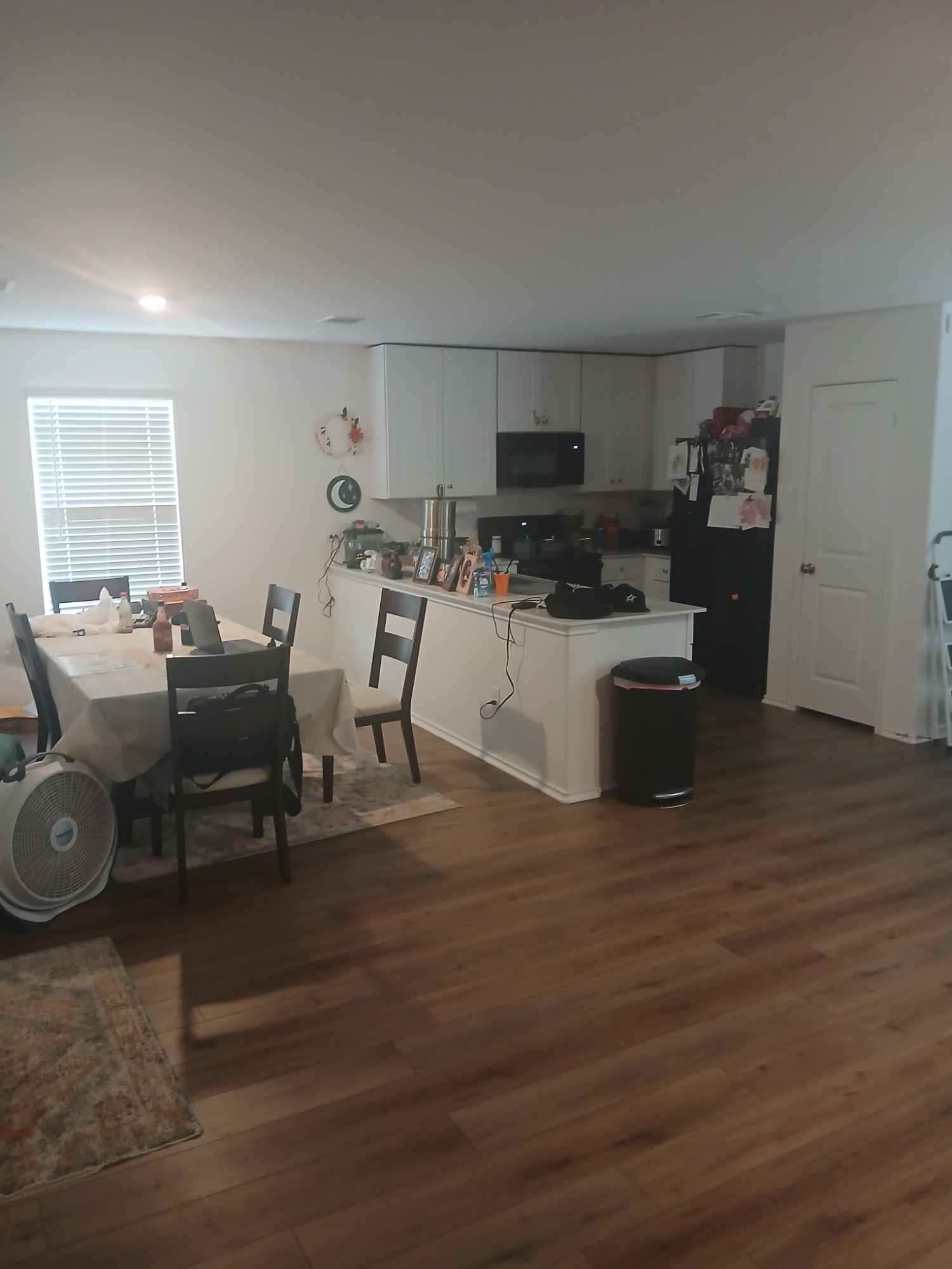 I am a welder and have 2 sons.  I am recently divorced and looking to have some room mates.  I have my sons about 45% of the time with loner periods during holidays and summer.  I want to live with good hearted, moral people.  I do not drink or use drugs.  I am ok with a room mate who drinks.  