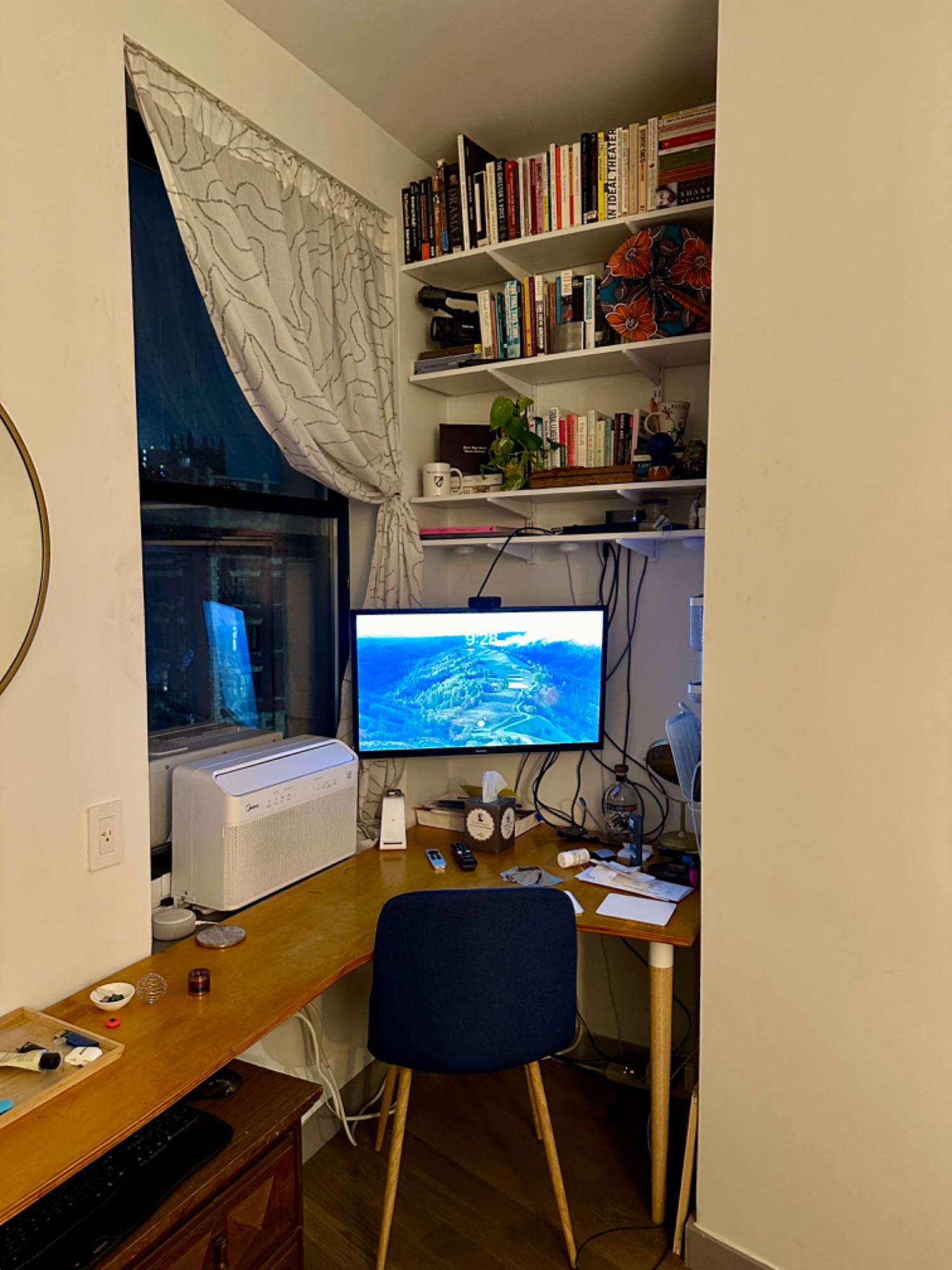 Seeking someone to take over my lease (5 months + resign option) in a 3 BR/2BA apartment in Washington Heights (156 & BWay) The apt is one block from the 1 train and two blocks from the C train. There are two great grocery stories and a handful of bars, restaurants, and coffee shops. The apartment is in a building with an elevator and has both a dishwasher and washer/dryer combo in the unit. Two other roommates (male) currently reside in the apartment. Move in July 12.
Rent: $1,150 a month plus split electricity and internet.
Requirements:
680 Credit Score
50K Income
3 Paystubs
Identification