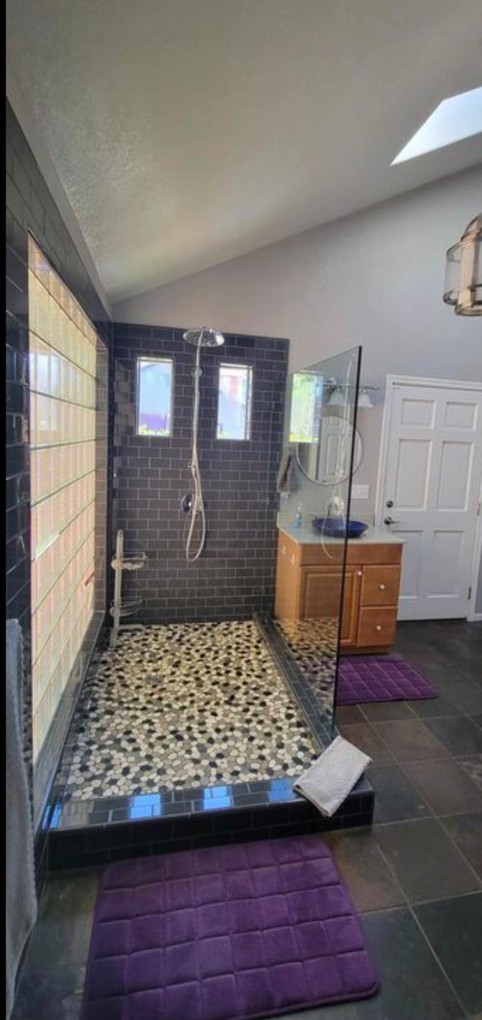 This rental is a single family house, yard, and garage. House boasts remodeled modern bathrooms; including a claw foot tub along with bedrooms. Home to vast private outdoor living perfect for your morning yoga practice, enjoying meals with family and friends, and star gazing. Large detached garage provide 300+ sq ft for use as a home gym, office, workshop, and storage. Centrally located, convenient walking access to restaurants, parks, and nightlife. Minutes by car from beaches and attractions. Property provides ample off-street parking for four vehicles. Plenty of room to live and work. Enjoy the original charm of this craftsman home accented with modern day amenities.

This home  is tucked away on a short cul-de-sac just off Washington St in bustling Mission Hills within walking distance to Hillcrest.
If interested just drop your contact or email me at travkelvin@outlook.com and I will text you asap