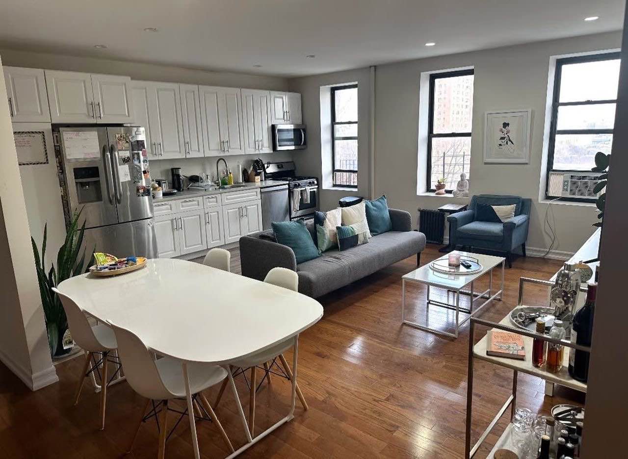 I am offering a cozy and well furnished two bedroom apartment  for rent , well This bright and spacious two-bedroom apartment offers comfort, convenience, and style. Featuring an open-plan living area, a modern kitchen with plenty of storage, and a comfortable bedroom with ample closet space, this apartment is perfect for singles or couples. Enjoy natural light throughout, a well-designed bathroom, and easy access to local shops, restaurants, and public transport. The building offers [include amenities such as on-site laundry, parking, security, or fitness center if available]
+1947-414-2501
Email @ lauretteyulliet@gmail.com