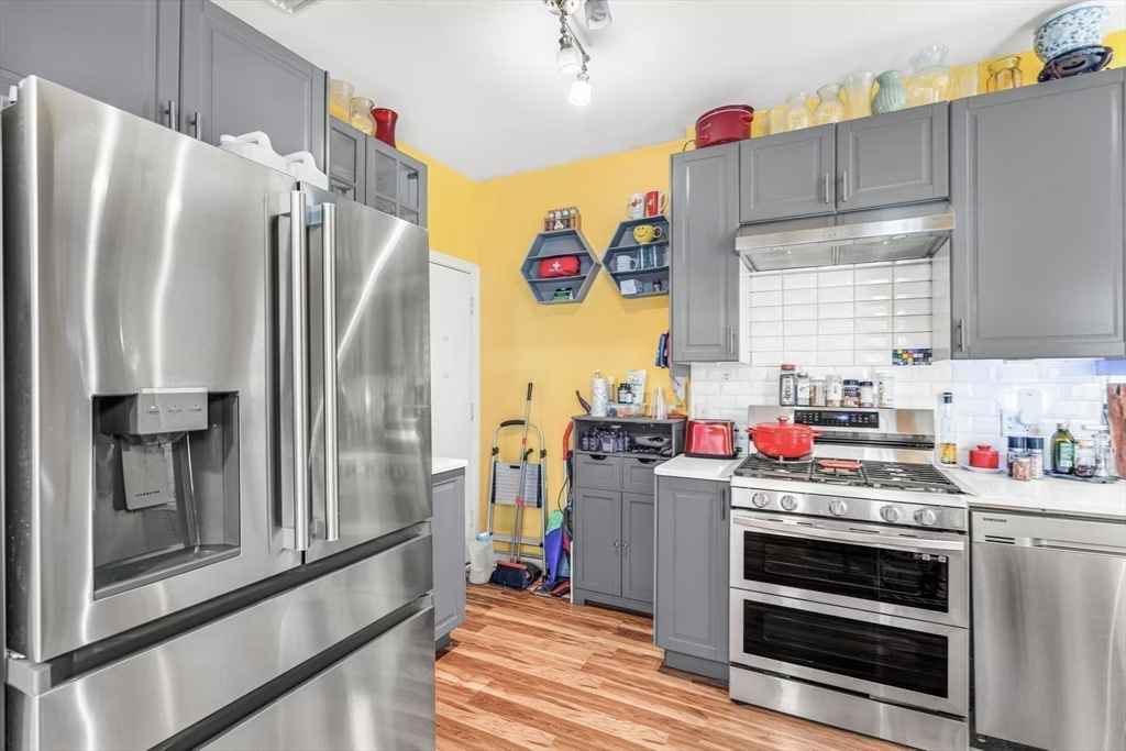 Apartment for rent! One bedroom, perfect for single or couple . Contact Rmnsonel@gmail.com for details.