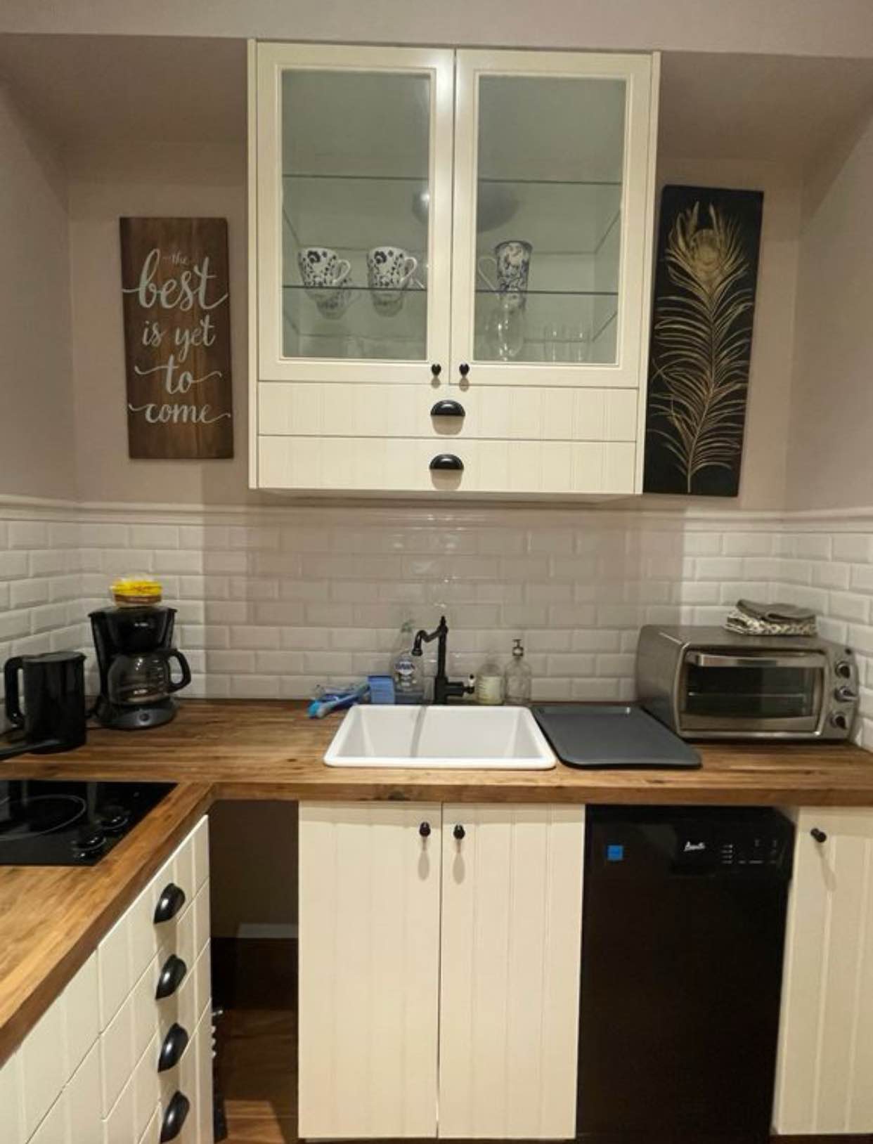 This oversized Alcove unit unit has been totally remodeled just last year, everything is brand new from flooring to kitchen and bathroom. Unit features high ceilings and abundance of storage space. There is a separate dining area, kitchen features full size fridge, two-burner electric cooktop, dishwasher, coffeemaker and more. Apartment is tactfully furnished for your convenience just bring your bedding, clothing and you're good to go.
Property is super conveniently and located in Park/Madison Ave, very central location making your commute a breeze no matter where you need to get to within NYC. Send a mail to  Maya.garland@outlook.com if interested and I will reply you as soon as possible