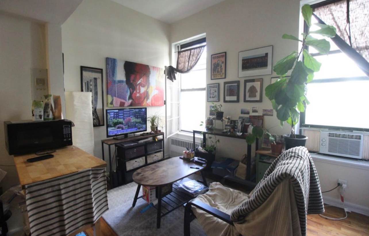 Room rental in Building 3, 400 W 61st St, New York, NY 10023, USA - entire Room