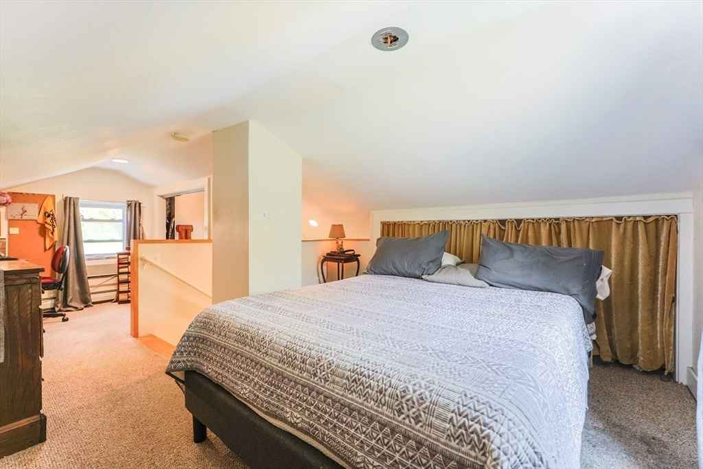 Am offering a room for rent in my 2bedroom with a private room and bathroom with access to the kitchen you can get back to me on cw046720 at gmail.com