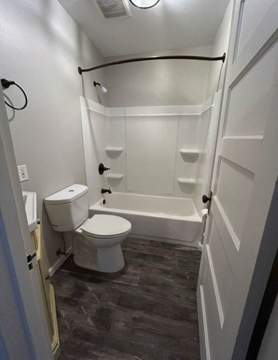 Hello I’m a private landlord,I got different houses available for rent  with immediate move in,Utilities included inbox me directly via 1 (269) 340-9346 for more information about the  properties 