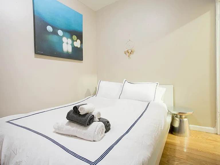 Only available fully furnished 

Beautiful SoHo junior 1br. Located on prince & Sullivan.
Only steps from the R, B,F,M,6 trains, next to the amazing life of SoHo.
The apartment is fully furnished and is very comfortable.

- A/C
- Queen bed
- Renovated bathroom
- High definition cable TV
- Dining / Work table

And so much more!