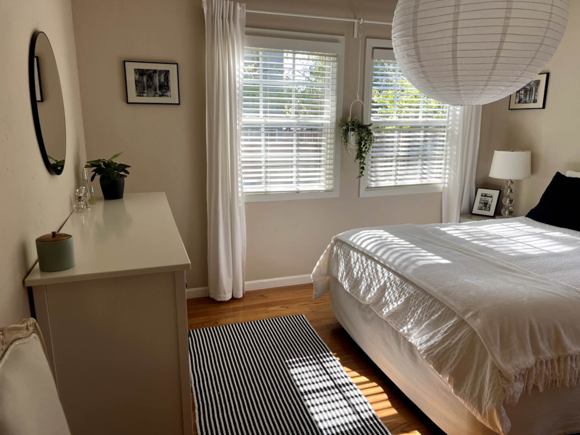 Spacious private room (*13' x 11'9") with off-street parking in Temescal garden duplex... Available NOW!!!
Are you seeking a comfortable, conveniently located home?
This fully furnished ground-floor duplex (1065 Sq Ft) is in a fantastic location within walking distance to Rockridge and MacArthur Bart stations, several bus routes, and easy access to 580 and Highway 24.
This hidden gem apartment is convenient to everything including Whole Foods, bustling Telegraph, Artist Alley, and Bakesale Betty's. Temescal Pool is at the end of the street!
This situation is perfect for a quiet, responsible, professional looking for a long-term stay. You'll be sharing the space with just one other person, and a friendly indoor/outdoor cat.
Additionally, there is a single room configured as an office/craft space; access is potentially available Monday through Thursday if you are keen to contribute to a bi-monthly cleaning service.
The ideal fit is someone in their thirties or beyond, as past experiences have shown the best harmony with this demographic.
Your potential roommate is considerate, relaxed, and respectful, valuing clear communication and a peaceful home environment. They are creative, well-traveled, and enjoy cooking, good wine and conversation, and a tidy living space.
If you share these values and are looking for a happy and harmonious living situation, please write me a little about yourself, including your interests/activities/lifestyle, and your typical daily routine. Alternatively, paste the link into your browser to a brief questionnaire for your convenience.
https://forms.gle/1qsLHCrrD8wfrxQG6
Off-street parking is available for small compact vehicles. Ample street parking is available for larger SUV type vehicles.
*The is room is unfurnished / can be semi-furnished with a quality full-sized bed (Ikea sprung mattress (SULTAN HANESTAD) and pillow top (SULTAN TJOME)