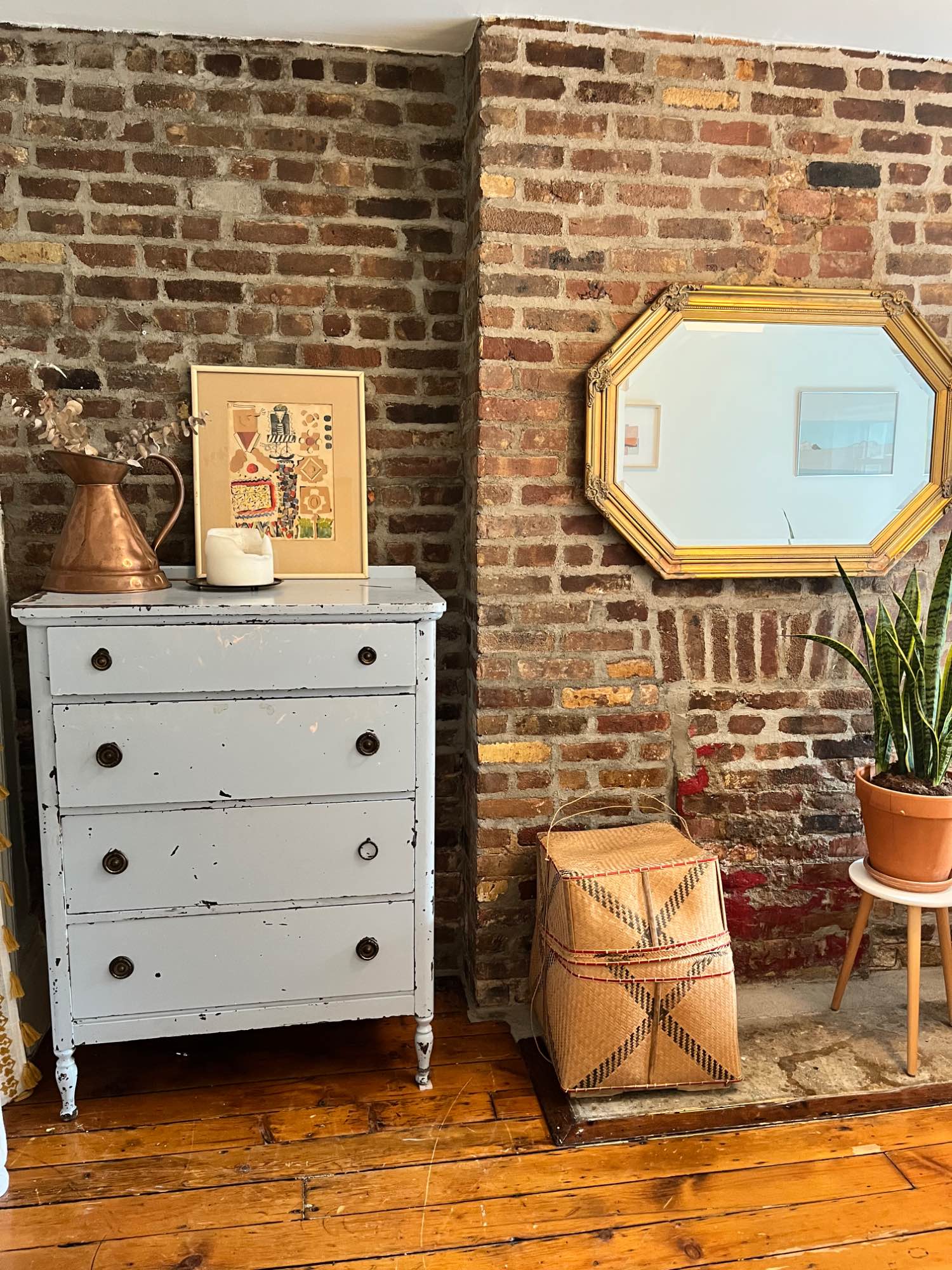 Lovely townhouse in Williamsburg with large bedroom available on third floor, exposed brick walls, hardwood floors, amazing sunlight from west window (facing quiet & green backyard), 2 closets. Shared renovated bathroom with 1 other housemate on third floor. Looking for a short- or long-term tenant, $500/wk or $2k/month plus utilities. Available beginning 01/01/2025 (pls ask if needed sooner).
About the rest of the space: the first floor is our living room, dining room and kitchen with Viking appliances and dishwasher, original hardwood floors in all rooms (except bathrooms), big washer and dryer on first floor. We have a private deck in our backyard, as well as a backyard with a grill.
About the house’s current occupants: There are 2 women who live in the house - 1 on the second floor and 1 on the shared third floor. We are very clean, respectful of each other, and love having a beautiful home! We are open to long-term sublets and short-term stays.
FYI! The room comes partially furnished with a bed and mattress and TV (can also include a desk) but the photos are previous decor and not current.