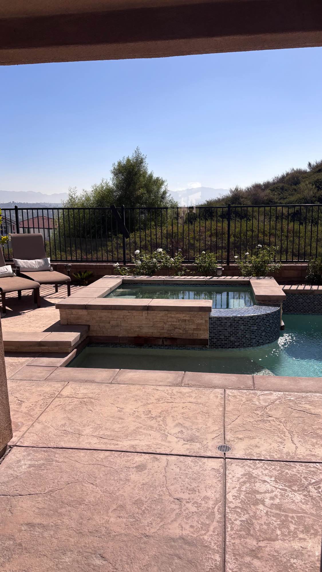 Welcome to our warm and inviting home — a perfect balance of comfort, respect, and good energy! You’ll have a private room in a spacious house shared by friendly and considerate housemates who value cleanliness, open communication, and a relaxed environment. Our home is ideal for students, working professionals, or couples who appreciate peace and balance after a busy day.

A typical day here feels calm and productive — mornings start with coffee and quiet focus, and evenings often end with good conversation or downtime with pets. The house features in-unit laundry, fast Wi-Fi, and all utilities included for convenience. We keep shared spaces tidy and respect everyone’s privacy while enjoying a welcoming community vibe. Small pets are welcome, as long as they get along with others — we already have a small dog who’s gentle and friendly.

If you’re looking for a clean, drama-free, and comfortable space to call home while focusing on your goals, this is the perfect fit.