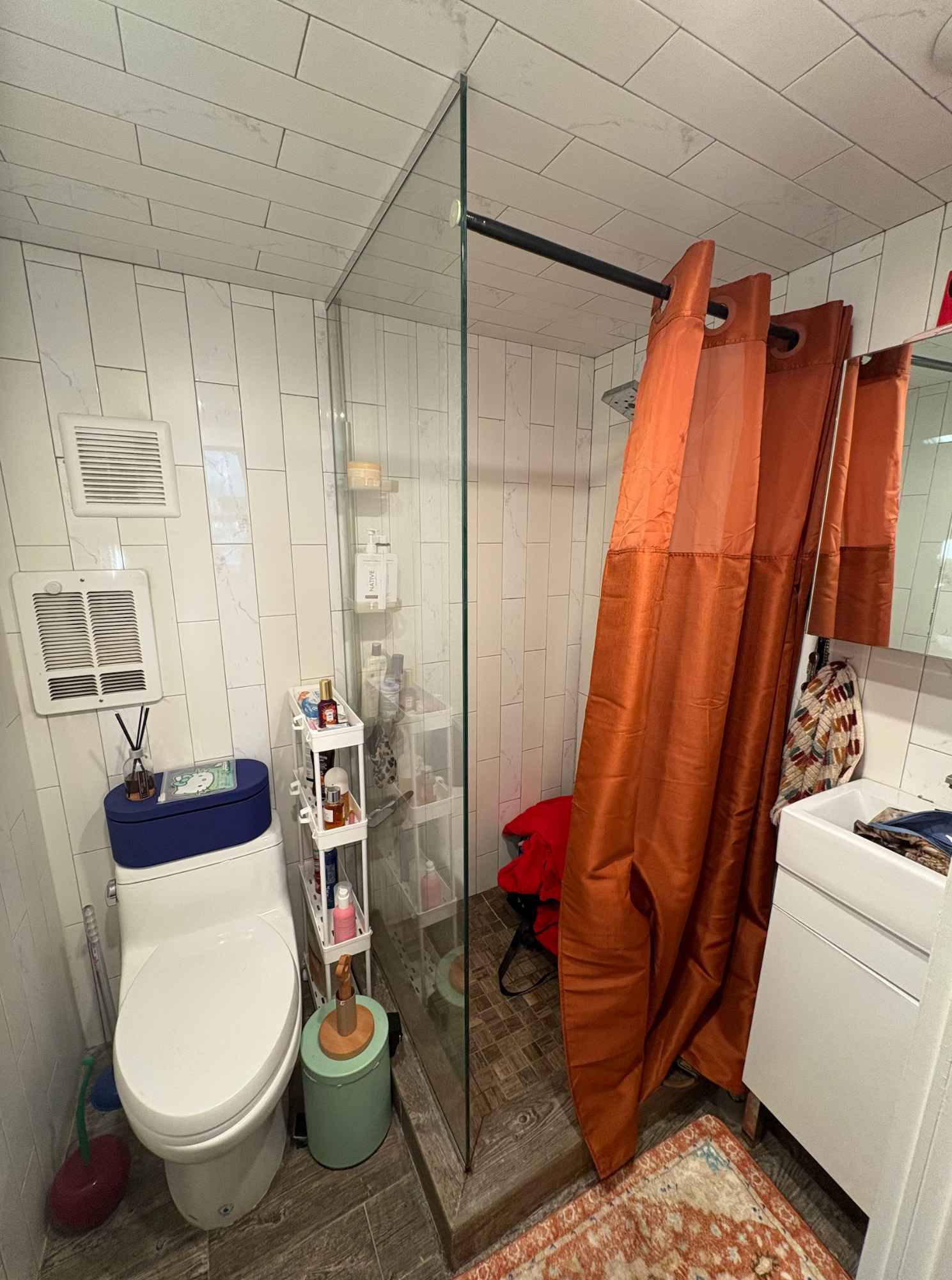 Hi!!!
Looking for a lease takeover starting Dec 1st, 2024-Sept 1st, 2025. The apartment is located in Bushwick, BK. Close to the J train and buses!! There are currently 4 other tenants (who are male), who are lovely and super fun to hang around! I am good friends with them! Rent is $1270; the bedroom has its own bathroom with a shower, has AC, and is a loft bedroom!! Please reach out with any inquiries!!! I am looking to move as soon as possible