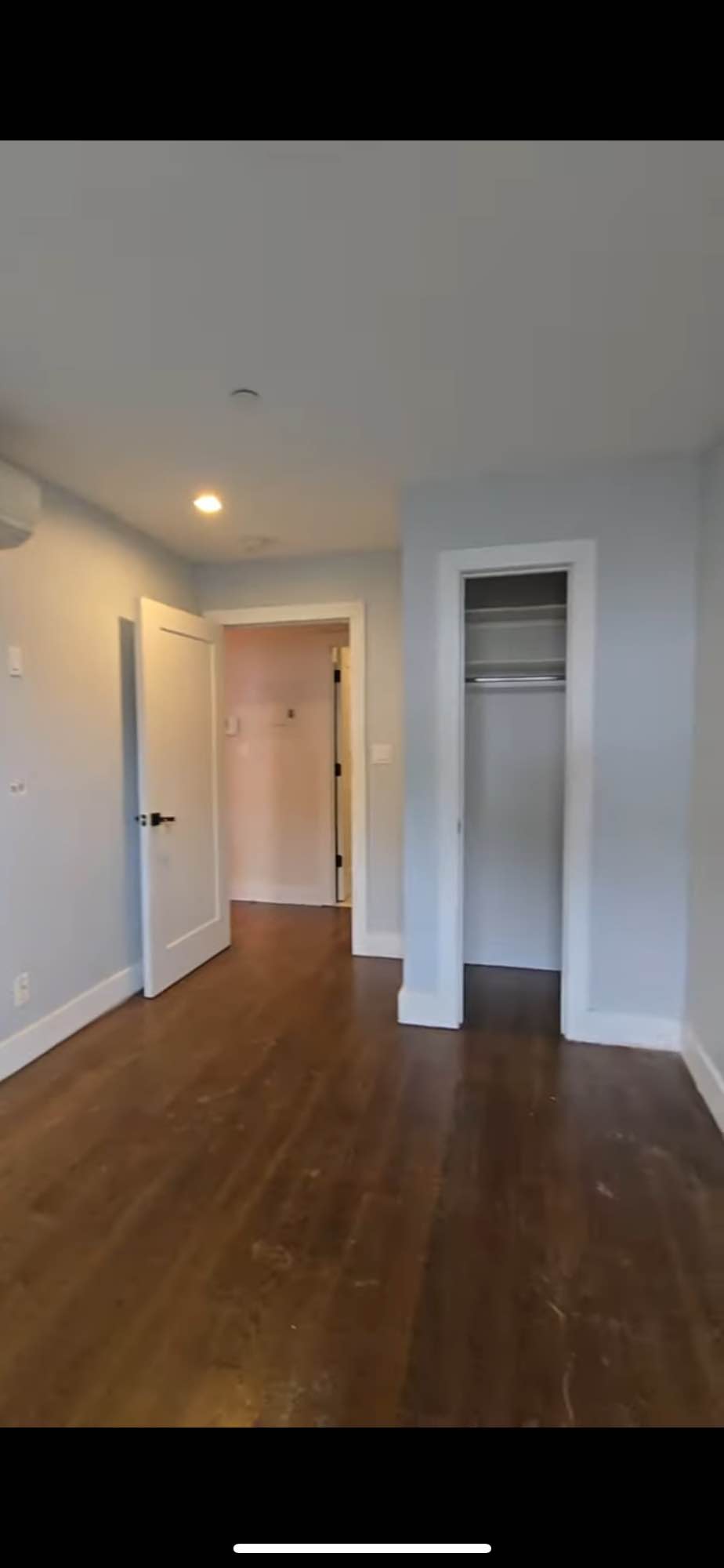 Chill group, 2 guys 2 girls, very communicative. Some wfh, some are hybrid