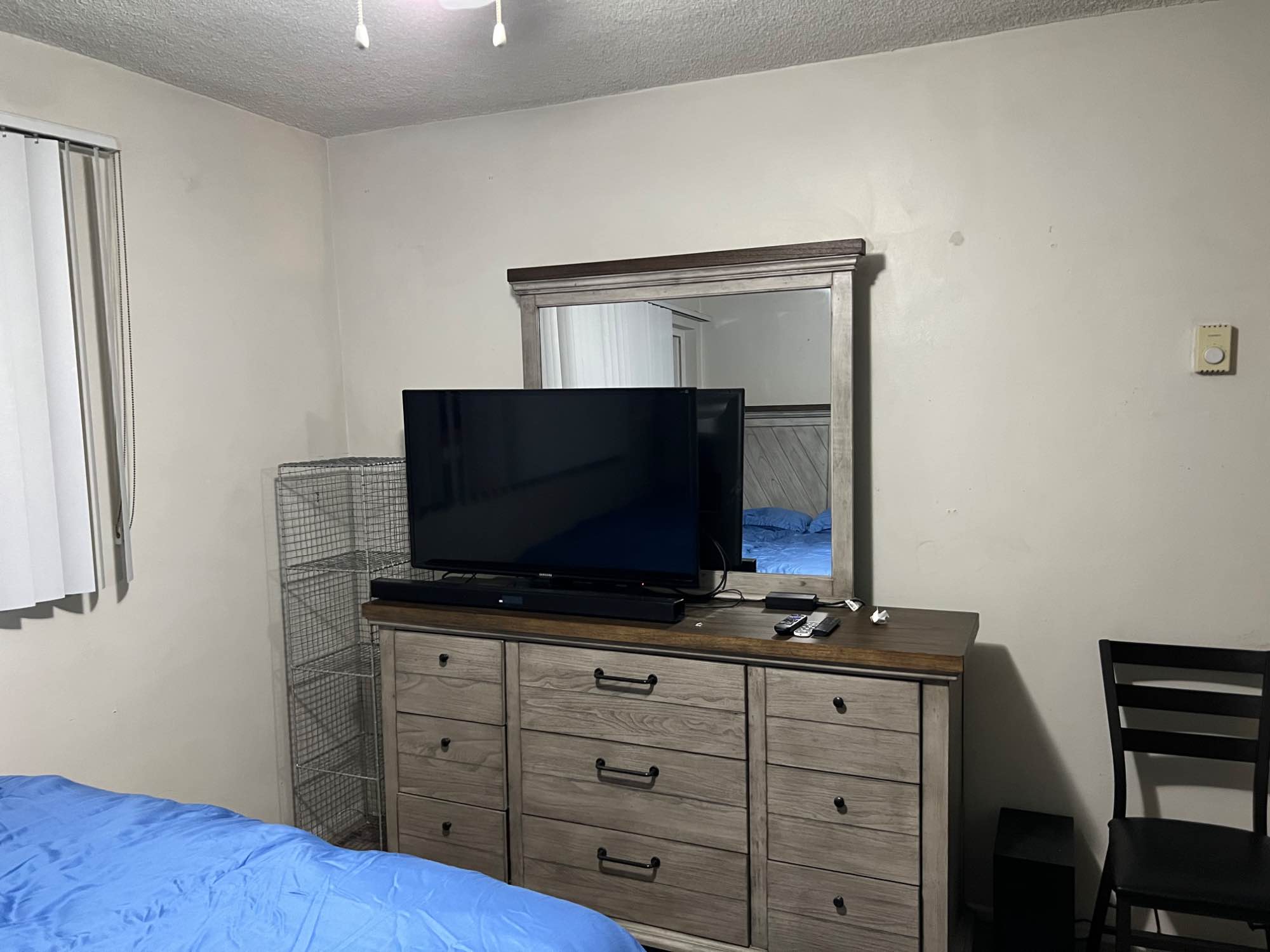 Great  place, great location with plenty of nature & shopping malls nearby. Very pleasant stay here.