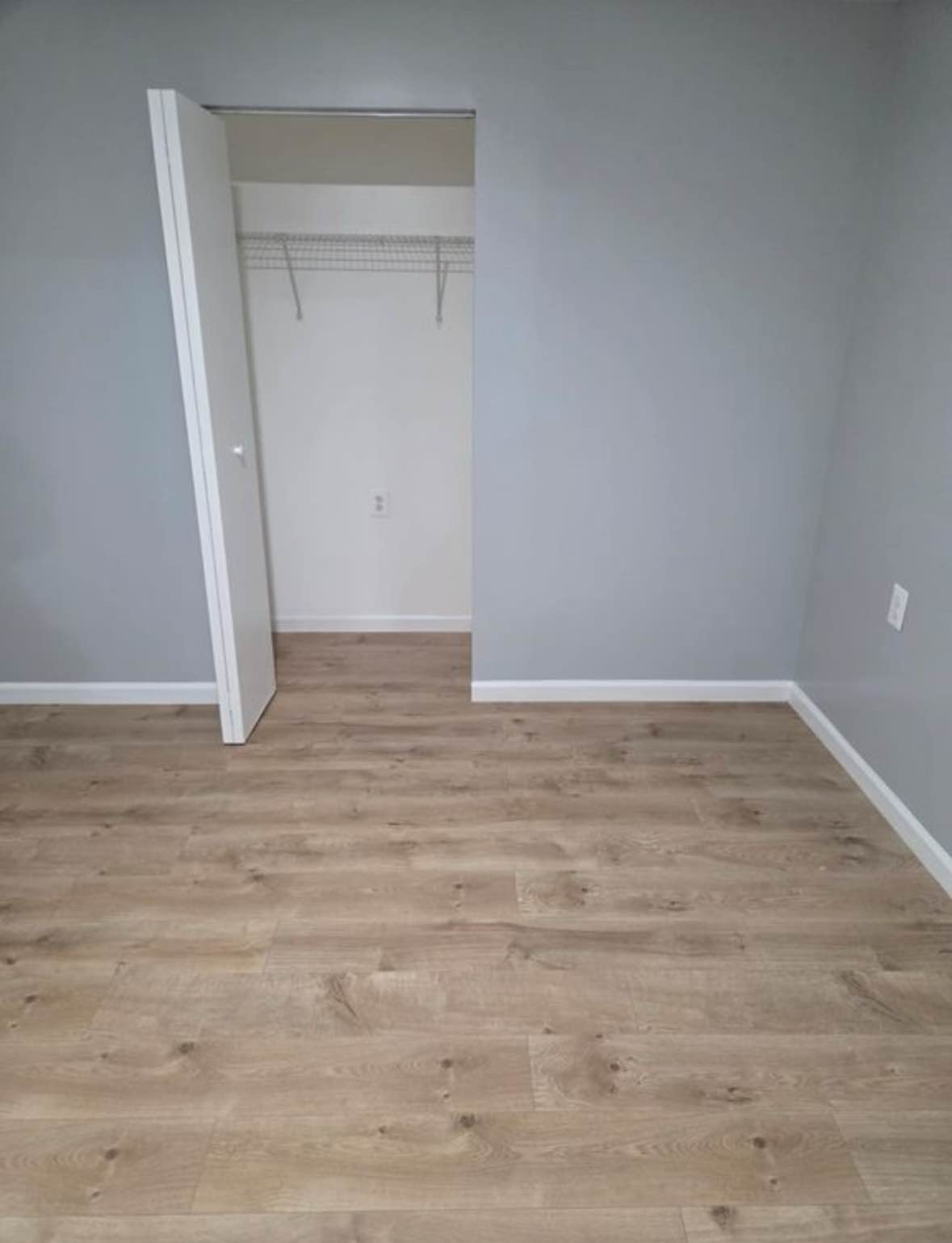 Hello I’m a private landlord,I got different houses available for rent  with immediate move in,Utilities included inbox me directly via +1(305) 572-5615 for more information about the  properties 