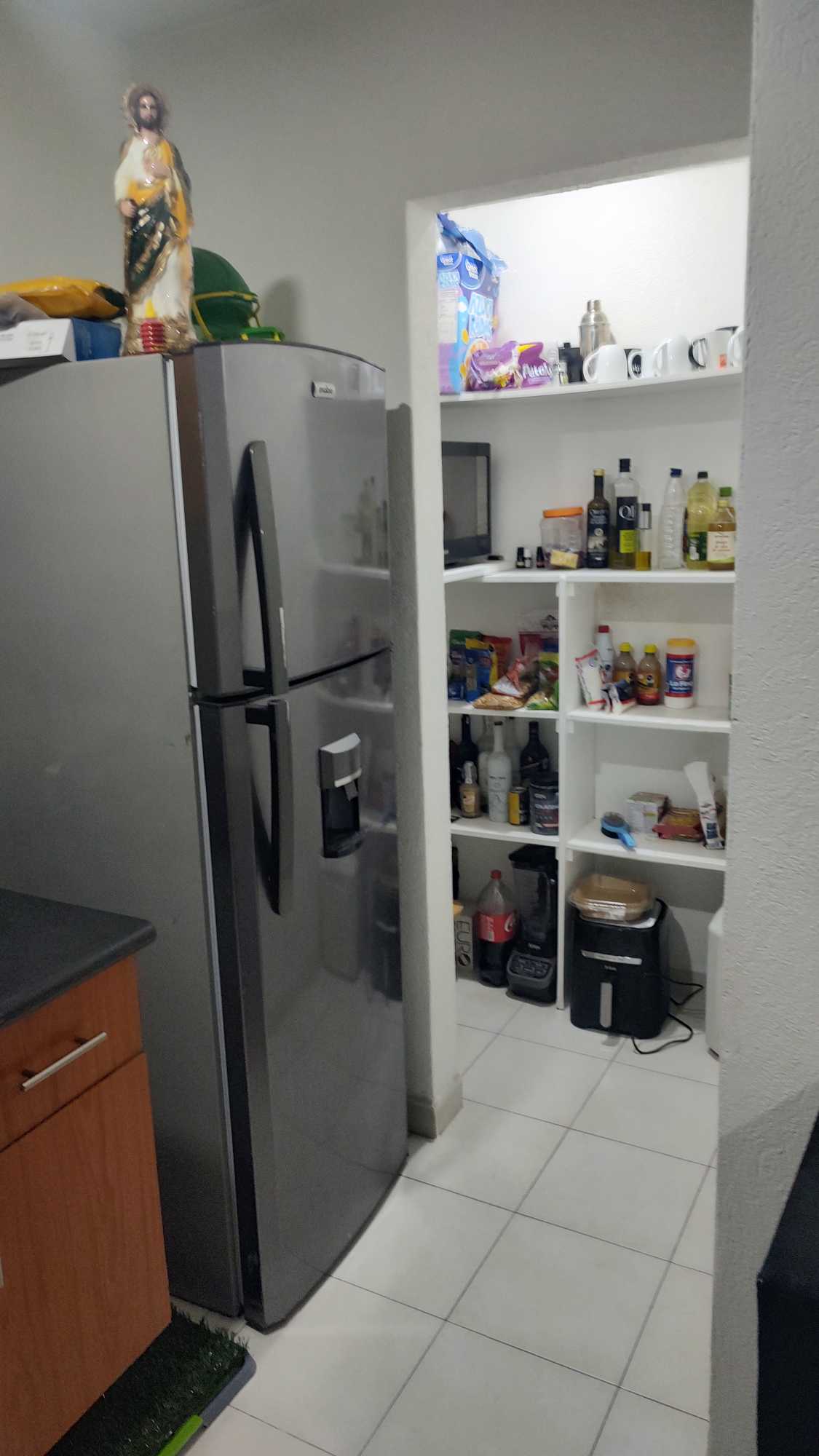 AMIGOS, BUSCO ROOMIE!!!! ❗❗❗⚠️
Mi roomie se muda a finales de mes (se va de la ciudad) y ando en busca de su suplente:
- cuarto sin amueblar
- cerca de Reforma (a 5 cuadras)
- a 7 cuadras (más o menos 7-8 minutos) metro San Cosme 
- roofgarden privado
- 1 cajón de estacionamiento
- baño privado
- PET friendly (yo tengo una perrita mediana muy bien educada)

$8,200 al mes
Servicios al rededor de 500 pesos al mes

Urge encontrar roomie para entrar a finales de mes

Si conocen a alguien o si a alguno de ustedes le interesa, avísenme :)