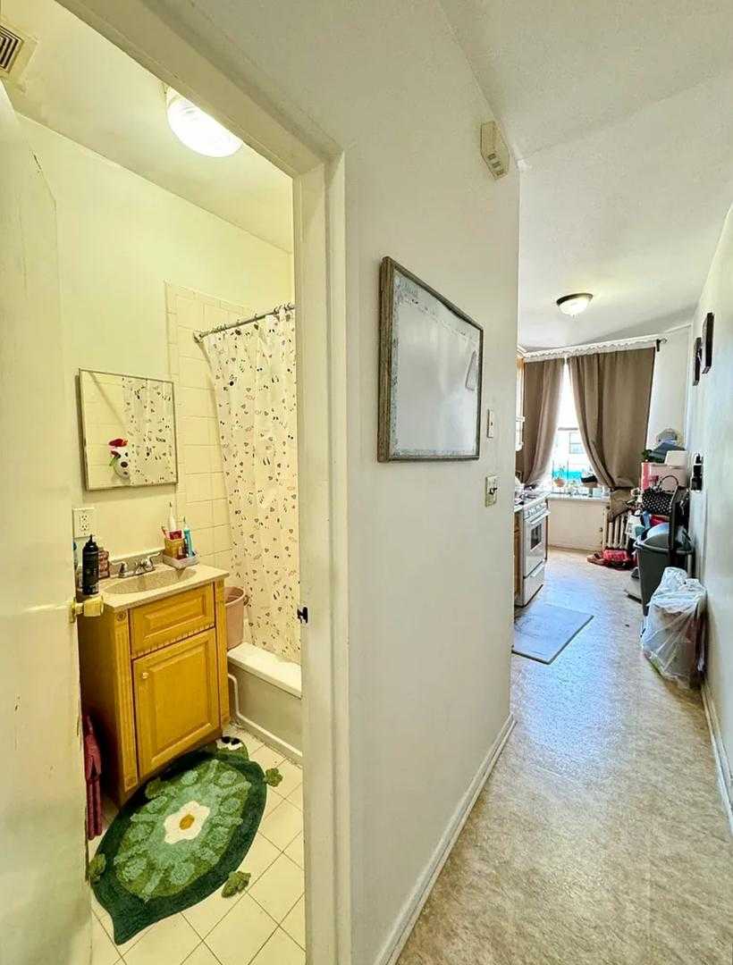 Beautiful 1-bedroom apartment in a prime location available for rent. Ideal for singles or couples. For more information, please reach out to Swarezgary@gmail.com!