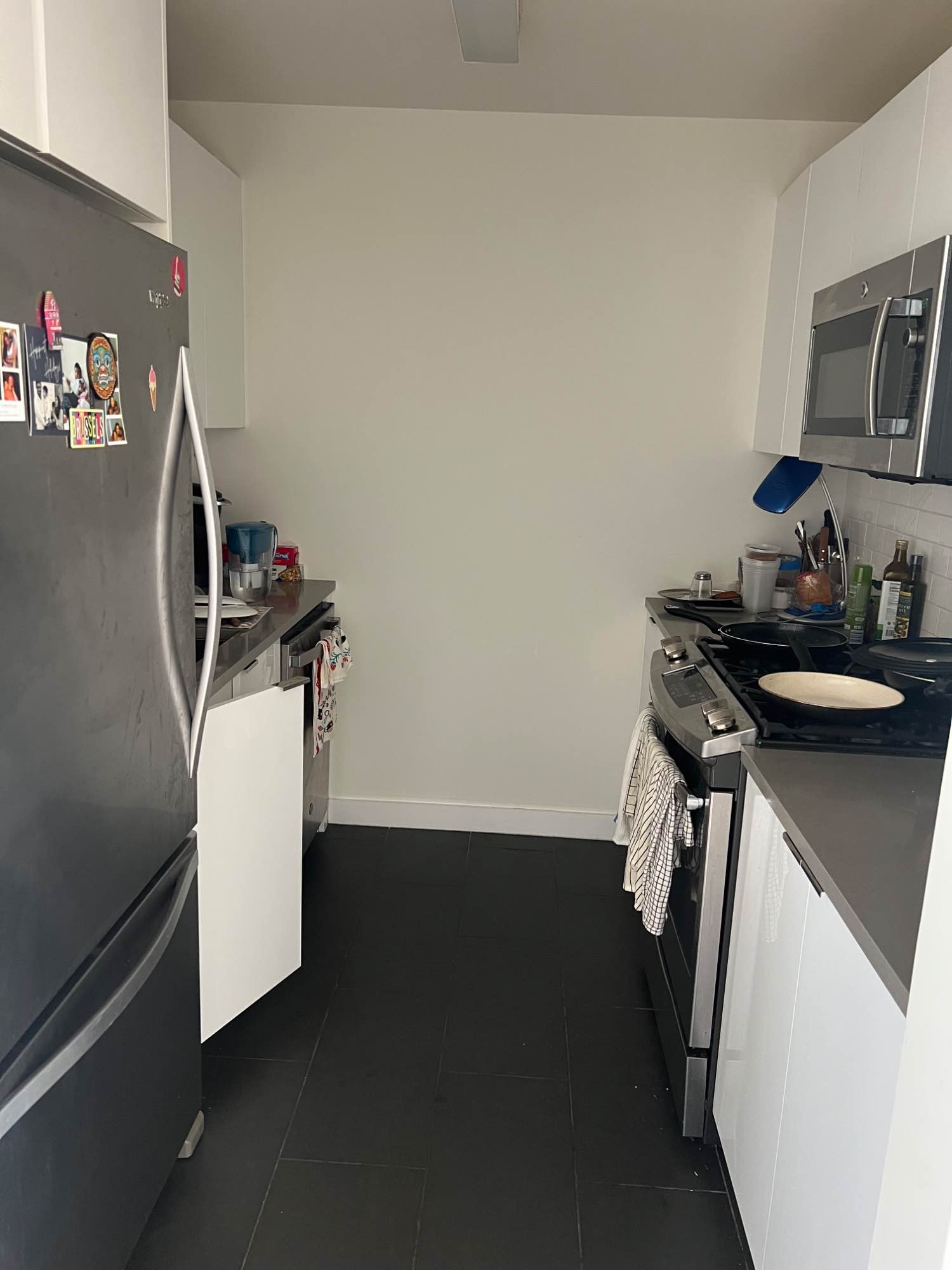 Looking for a flatmate for a luxury 2 Bed, 2 Bathroom apartment in Downtown Brooklyn. Apartment comes with central AC/Heat, doorman, gym, rooftop, in unit washer/ dryer and more. Most of apartment would come furnished
Your roommate (me) is 30, works hybrid, and is clean. Prefer someone similar