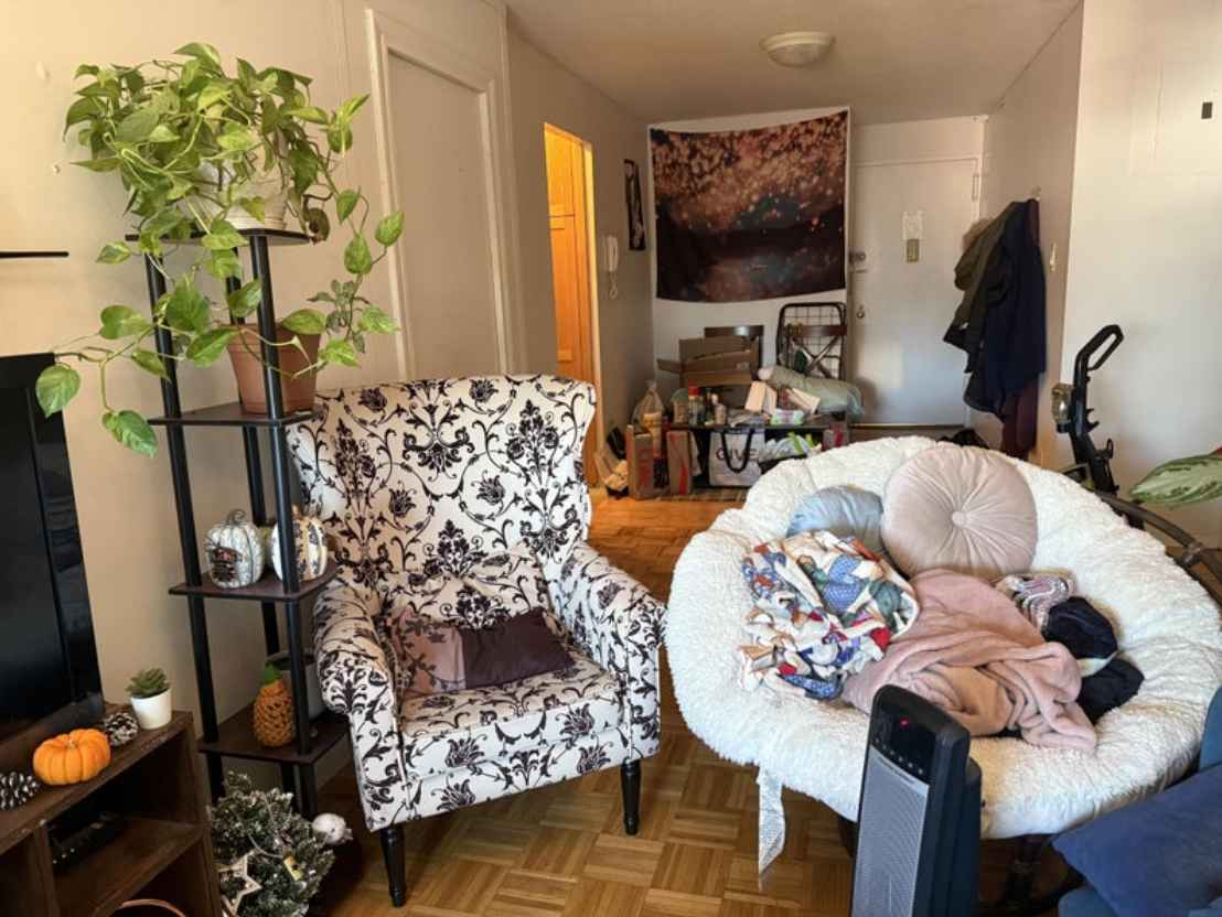 Very spacious room with STUNNING view, has incredible sunsets as well. Beautiful sunlight from the large window during the day and incredible sunsets in the evening. Huge living room space with beautiful plants, and plenty of room to sit. Very nice kitchen with plenty of storage space. You would be sharing the bathroom with me, the other roommate has their own private bathroom. Your private closet is in the livingroom.
2 bedroom flex. (3 roommates)
Complex has great amenities including laundry room, grocery shop, pool/gym (not included), dry cleaner, and more. Beautiful area outside to sit right on the water, I absolutely love living here! M34 bus has its first stop here so you can always know exactly when the bus will leave, making it convenient to get across town.
Hi! I’m Julia, I just turned 32. I am vegetarian and love Bravo, scary movies, and learning French. I am open, respectful, and understanding. I would ideally like someone who I could be friends with but also completely get if you prefer your space. Looking for someone who wants to stay a minimum of 3 months, but this can be negotiated if it is the right fit. I petsit frequently, I want to find someone who is genuinely happy to be around dogs/comfortable with them being in the livingroom. I would prefer that you are vaccinated :) Looking for someone who is also respectful with the common space and cleans up after themselves/takes turns taking out trash, etc. Please don’t hesitate to reach out or ask me any questions!