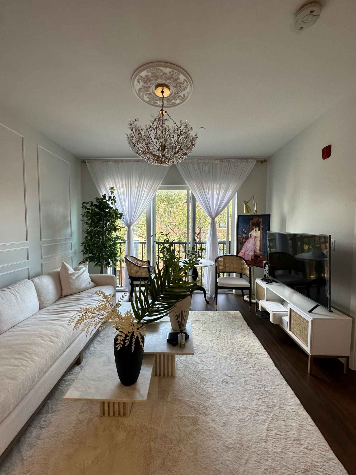 Private room in Charming Eastie 2br Apt, Oct 1 move in, 6+ month lease, $1790/mo rent, utilities extra
TLDR: steps from the waterfront, parks, and Blue Line — just 10 min to Downtown and Seaport. Bright, modern apartment in luxury building with rooftop skyline views, gym, central AC and in-unit laundry. Similar rooms rent for $2200+, I am prioritizing the right fit over price.
Description:
Y'all am looking for a roommate. 1 room in 2BR/1BA luxury apartment, 5 min walk to Blue Line & 10 min to Downtown, 10 min ferry to Seaport. Building has elevator, gym, bike room, rooftop skyline views.
Your room: fits queen bed + desk/TV/nightstand, huge closet. Comes unfurnished or for extra price, furnished (current roommate is selling his bedroom furniture). Apartment has central AC, in-unit W/D, fully stocked kitchen, furnished living space. Street parking free; garage parking extra if available.
Neighborhood: 5–7 min walk to waterfront, parks, coffee shops, restaurants, 10 min to grocery, pharmacy
About me: 34M, work from home in tech, clean, quiet, respectful.
About you: Responsible, clean, pays bills on time. Calm, respectful vibe at home — comfortable keeping to yourself with considerate use of common areas (not someone who camps out all day). No loud parties or frequent overnight guests. LGBTQIA+ friendly. Pets based on discussion / approval and additional fee