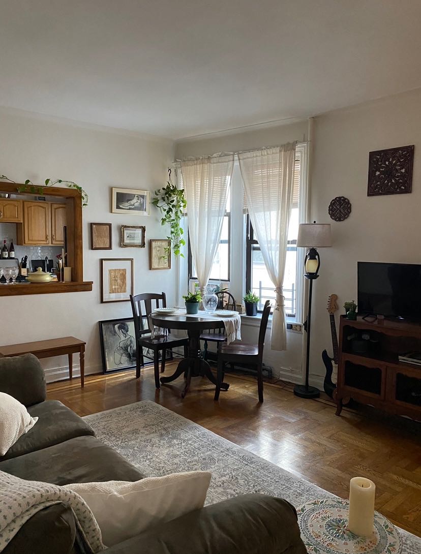 Hello everyone,
I’m looking for someone to sublet a room in my bright and spacious Bayridge, Brooklyn apartment from August 1st to January 1st.
Details:
Location: Bayridge, Brooklyn
Duration: August 1st - January 1st
Rent: $1,325/month (No other fees)
Utilities: Approximately $80/month (internet, gas, and lighting)
About the Room:
Features: The room is very big and bright, featuring double white doors as shown in the pictures.
Furnishings: It comes with a brand new mattress and bed frame, shelving, and a large closet.
About Me:
My name is Mya, I'm 27 years old, and I work as a counselor for a non-profit while also pursuing my master's degree full-time. I’m a friendly and kind individual who enjoys painting, reading, and spending time with my 7-pound miniature dachshund, who is extremely friendly. There’s a dog gate in front of your room to ensure he isn't a nuisance, and he is crate trained when I’m not home. I’m an extremely clean and respectful roommate, spending most of my time at work or school in the evenings. I love a good sunset and happy hour, and I'm always down to bar hop or have a night out in town, but I also enjoy a chill movie night in!
Ideal Roommate:
I'm looking for a considerate and responsible person who values a calm and safe living environment. If you’re interested or need more information, please feel free to contact me.
Looking forward to hearing from you!