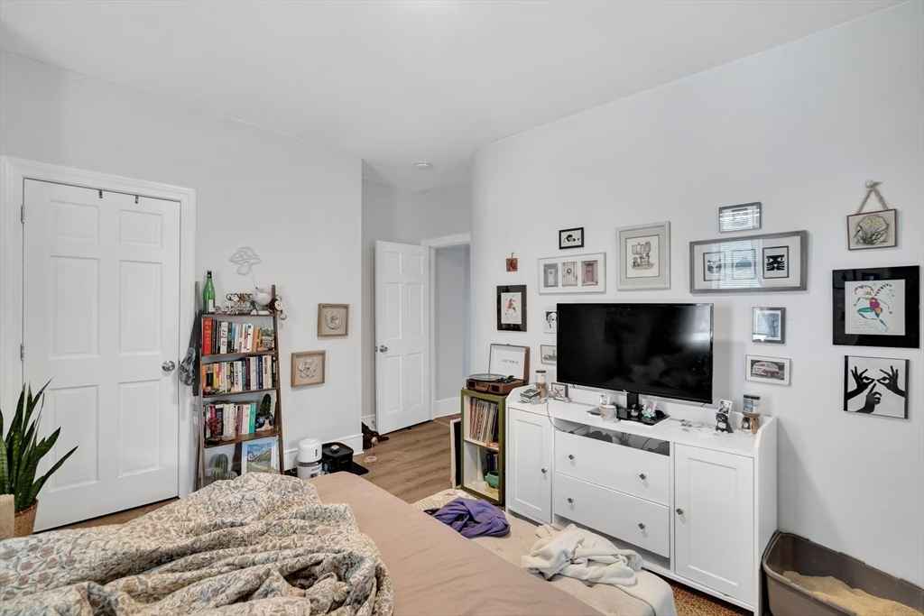 One-bedroom apartment for rent in a serene and secure neighborhood. Experience comfort and tranquility in this cozy home.

Email Collinswheeler4@gmail.com for more information and to schedule a viewing.