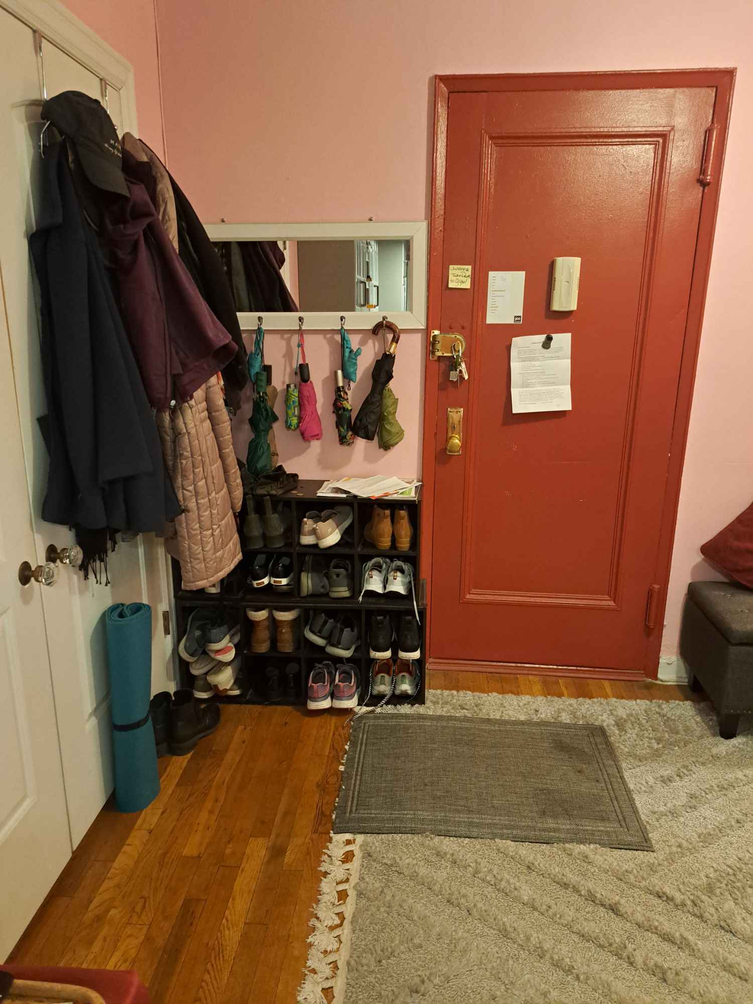 Spacious Private Room in Peaceful 2BR Co-op
๐๏ธ The Room:
Private bedroom: 11โ x 15.5โ
3 large windows โ great light, very quiet
Ceiling fan + A/C unit
Partially furnished: Rug, mattress, desk, console table, large mirror
2 closets (1 deep with shelving, 1 standard)
๐ The Apartment:
Renovated kitchen: full-sized fridge, oven, dishwasher
Updated bathroom
Video intercom system
Shared spaces are clean, calm, and well-kept
Laundry in building
Backyard garden with grill + outdoor seating
๐ Location Highlights:
1 block from Fort Tryon Park
Close to grocery stores, cafes, bars, and restaurants
Easy commute: A & 1 trains nearby
Nearest trains: 7-min walk to A Express, 8-min to 1 Train (~20 mins to Midtown)
๐ฏโโ๏ธ About Me / Us:
I work full-time for a nonprofit and I'm also an actor.
My husband (a theater designer) lives in PA but stays here a few times/month. I often spend weekends and holidays there too, so you'll sometimes have the place to yourself.
Iโm clean, quiet, and value a relaxed, respectful home.
We're social but not party people โ
Fully vaccinated โ would prefer the same.
โ
Ideal Roommate:
Mature, easygoing, and respectful
Clean + tidy in shared spaces
Enjoys a peaceful, cozy home
Interested?
Send a message with a little about yourself and your typical weekday/weekend routine. Looking forward to connecting!