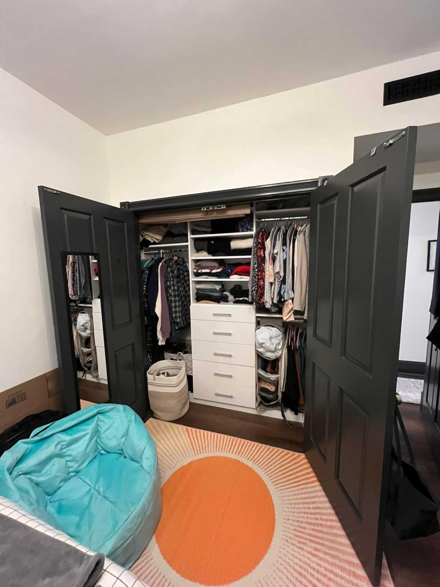 Welcome to your chic downtown loft in the heart of Greenwich Village! This newly renovated, pin-drop quiet converted 1 bedroom loft apartment boasts 11' ceilings, over-sized windows, a massive one-of-a-kind walk-in closet, and in-unit W/D! This home has been brilliantly re-designed to create a king-size bedroom using clever and versatile modern sliding doors. The kitchen has been opened up and equipped with stainless steel Bosch appliances, a 5 burner vented range, and custom cabinets with increased storage. The renovation includes new hardwood floors and an expanded bathroom with a spa shower and vanity area. Last but not least, the elevated loft space can serve as a spacious home office, additional sleeping area, or for even more storage For more information about the place
kindly reach out for easier and faster communication at JOSEPHBAKERNICE @ gmail for everything you need to know about the place..