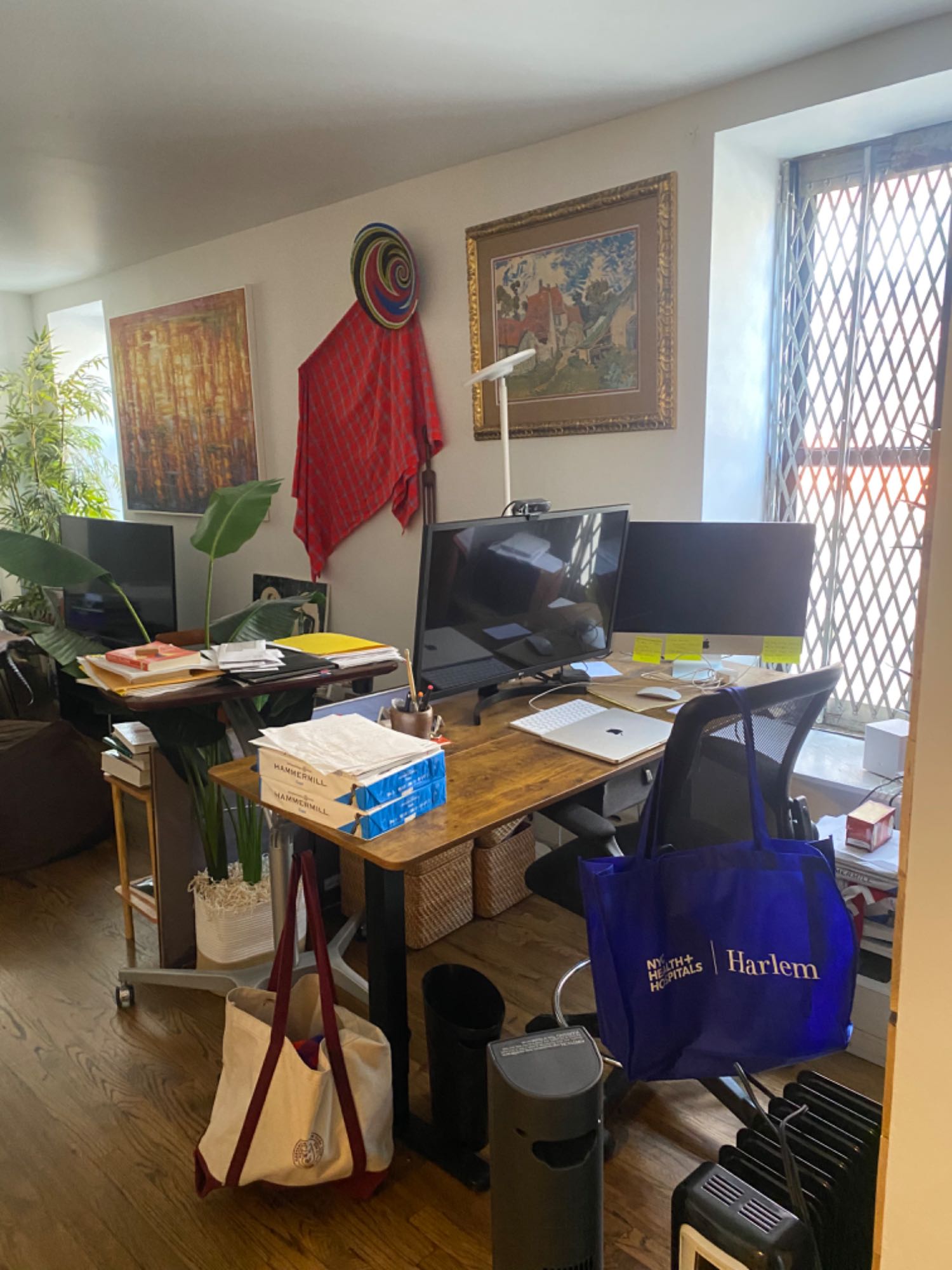 Seeking Lease Transfer
1 Bedroom apartment
Looking for someone to take over my lease from August 1st or July 1st for 1BR/1BA. No broker fee.
$2,266/month
Location 141st & Saint Nicholas in Harlem.
7 mins to the A,C, B, D line. The express lines take 15 mins to midtown.
Apartment has 1 bedroom, large living room, and a big kitchen. It’s on the 1st floor. Living room has 4 windows, kitchen has 1 window, and room has 1 window so gets plenty to sunlight.
Size is approx 700 sqft
Lots of nice restaurants around and plenty of grocery stores. The neighborhood also has several cute coffee shops.
I’m moving to Austin this summer and that’s why I’m looking for someone to take over my lease.
I’m also selling my furniture & art decor if interested.