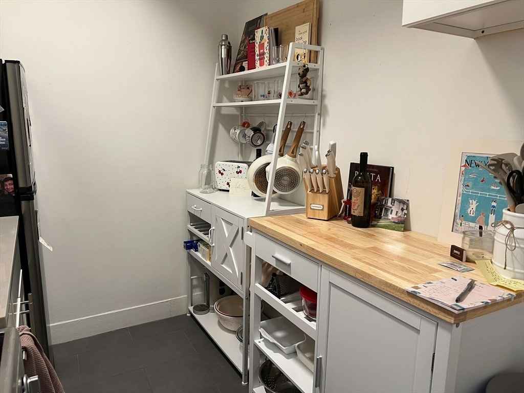 Spacious Bedroom: Ample closet space for all your belongings
Bright Living Area: Ideal for relaxation or entertaining guests
Functional Kitchen: Equipped with modern appliances, in-unit laundry.
Prime Location:
Situated in the heart of , this apartment offers easy access to: Shopping malls, restaurants, public transportation.
Rent & Inquiries:
Monthly Rent: $1000
To schedule a viewing or for more information, please contact:
Ashahgsag@gmail.com
Don't miss this opportunity to make this beautiful apartment your new home!