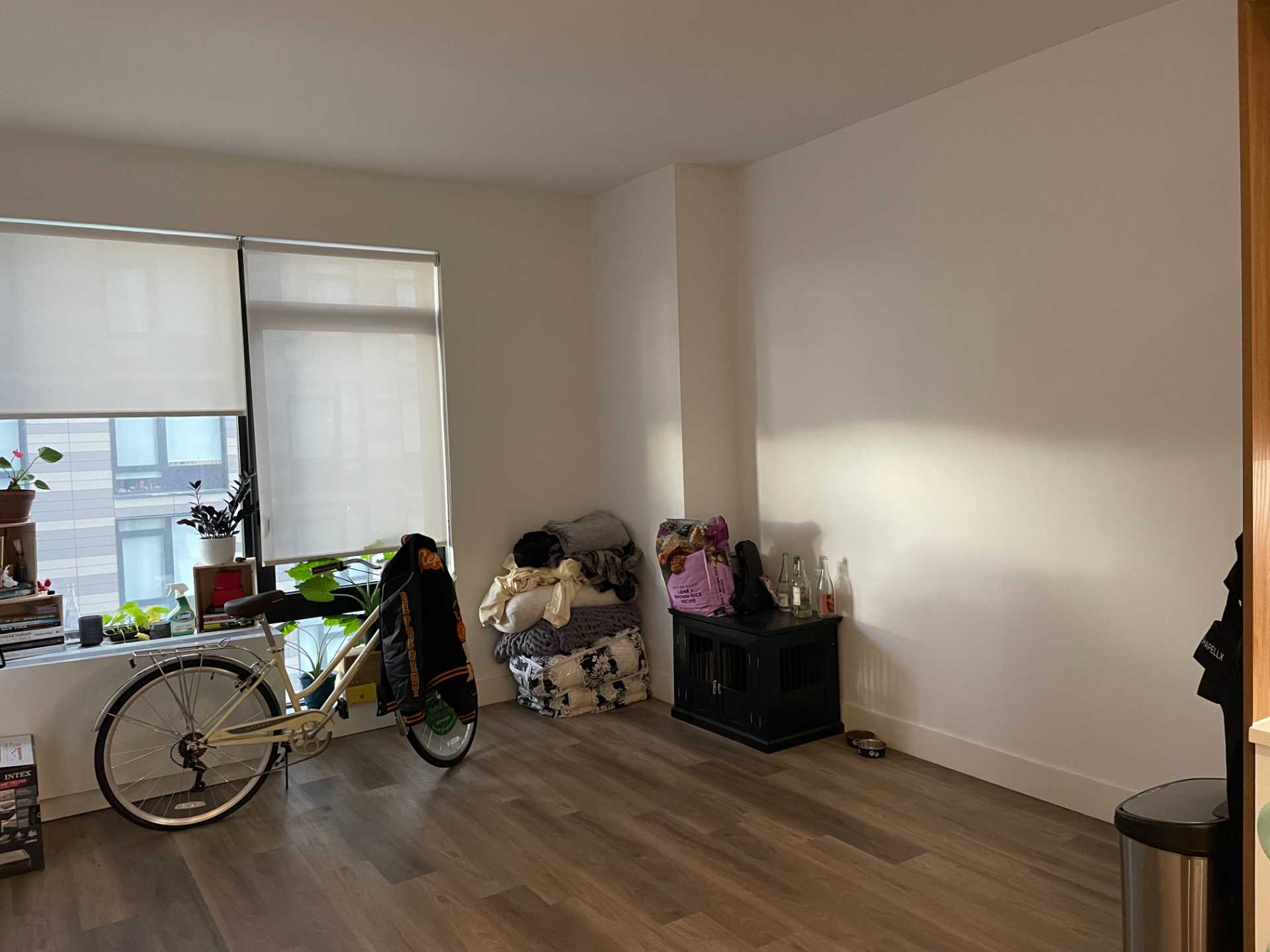 Looking for someone to take over the lease entirely, which is available now through the end of October-- MAY be willing to sublet under the right circumstances. Apartment comes unfurnished to decorate as you like, and is pet friendly to all breeds of dog and/or cat. I love the apartment, I simply received a better opportunity, or else I'd stay to finish out the lease.

Trains/Boroughs:
5-7min walk to 6, 4, & 5
5-7min walk to Manhattan

Amenities:
24hr Doorman,
Lobby,
Café,
Business Center,
2 Conference Room,
Kids Room,
Dry Bar,
Beauty Salon,
2 Gym / Yoga,
Library / 2 Lounge,
2 Game Room / Party Area,
Shuttle Service,
Cinema Room,
Bike Parking,
Reserved Parking Garage,
Street Parking,
2 Roof Party Area,
2 Roof Lounge Area,
Package Service,
Luxer System,
Built-in Surround Sound in Every Room,
Stainless Steel Appliances,
Fios Wifi,
2 Laundry Rooms,
Central A/C & Heating,
Elevators & Full Accessibility, 
Away-Temperature & Light Control App,
Dimmer Lights Throughout,
Full (Deep) Bathtub and Shower,
Dog Walking Service,
Dry Cleaning / Laundry Service, & 
Apartment Cleaning Service

Walkability:
2 blocks walk from Grocery Store
1 stop from Target and Yankee Stadium
Coffee shops and eateries within 1 block radius