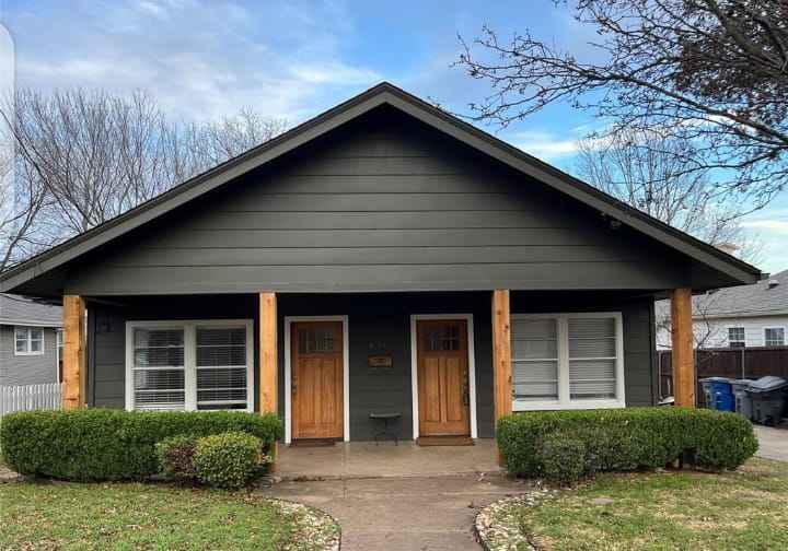 Charming 2-Bed, 2-Bath Home with Modern Features
Discover this beautifully designed home featuring 2 spacious bedrooms and 2 full bathrooms. The interior boasts luxury vinyl plank, tile, and wood flooring, creating a stylish yet durable living space.
Stay comfortable year-round with central heating (natural gas) and a multi-unit central air system with ceiling fans. The open floorplan is enhanced by granite countertops, decorative lighting, and cable TV availability.
The modern kitchen is equipped with high-end appliances, including a gas range, dishwasher, disposal, vented exhaust fan, and a tankless water heater. A washer is also included for your convenience.
Don't miss out on this stunning home with both style and functionality!
Send me an email at harveywade1977@gmail.com for faster response