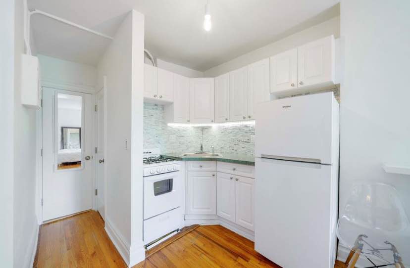 This charming, tranquil studio apartment is located in a discreet mid-block cooperative on a picturesque, tree-lined street in the heart of the West Village. The apartment features a cozy and sun-drenched interior with open southern exposures that overlook the building's private garden.

Inside, you'll find hardwood floors, nearly 9-foot ceilings, a decorative brick fireplace,...