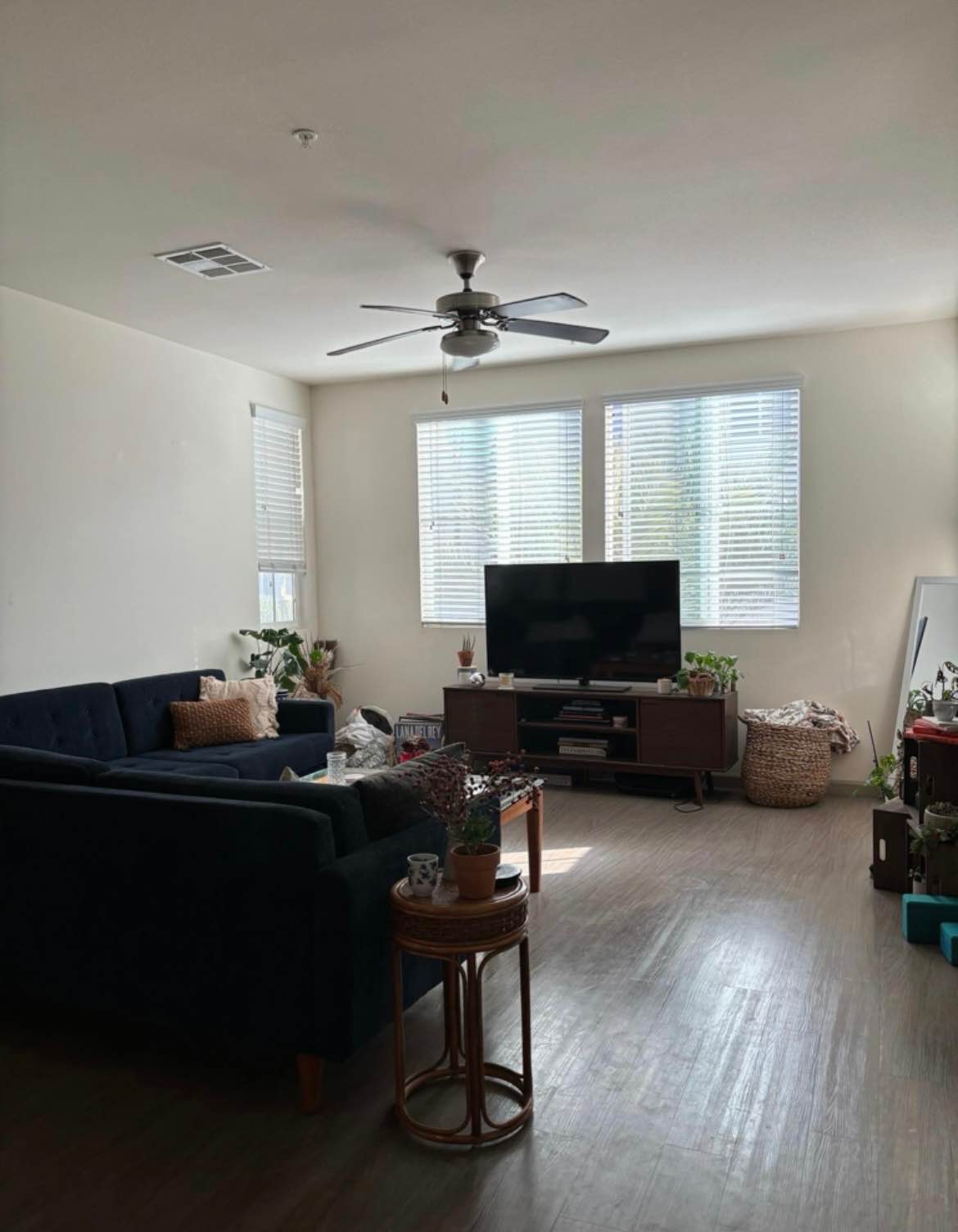 I have a spacious one-bedroom for rent: 112-114 Prince St, New York, NY 10012, USA It's fully furnished, includes all utilities, and features a private entrance, bathroom, kitchen, and a parking space. If you're interested, please leave your contact information or text +12232520320 for immediate response 