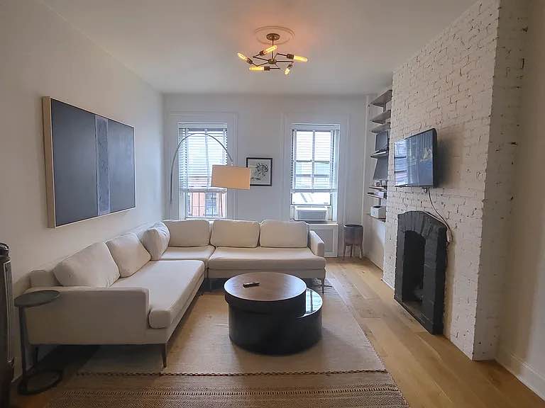 Discover the best of New York, with this studio apartment in Chelsea with views over the city. Itll be easy to simply show up and start living in this furnished apartment with its fully equipped kitchen, living room, and our dedicated, on-the-ground support.
