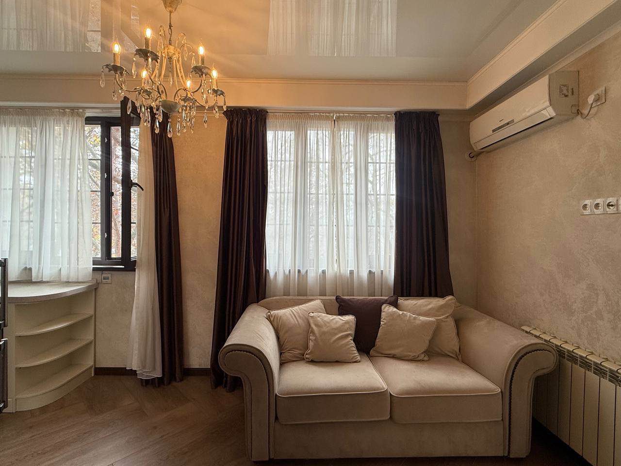 Affordable 3Bed/3Bath Apartment for Rent!

This fully furnished 3-bedroom apartment unit comes with brand new utilities, featuring a full-size kitchen and three bathrooms. The rent is $900/month (slightly negotiable), and free parking space is included. Plus, pets are welcome!

Utilities included are:
- Hydro
- Heat
- Water
- Refrigerator
- Washer and dryer
- Electricity
- Wi-Fi
- And more

No sharing required, making it a perfect, private, and comfortable living space for you