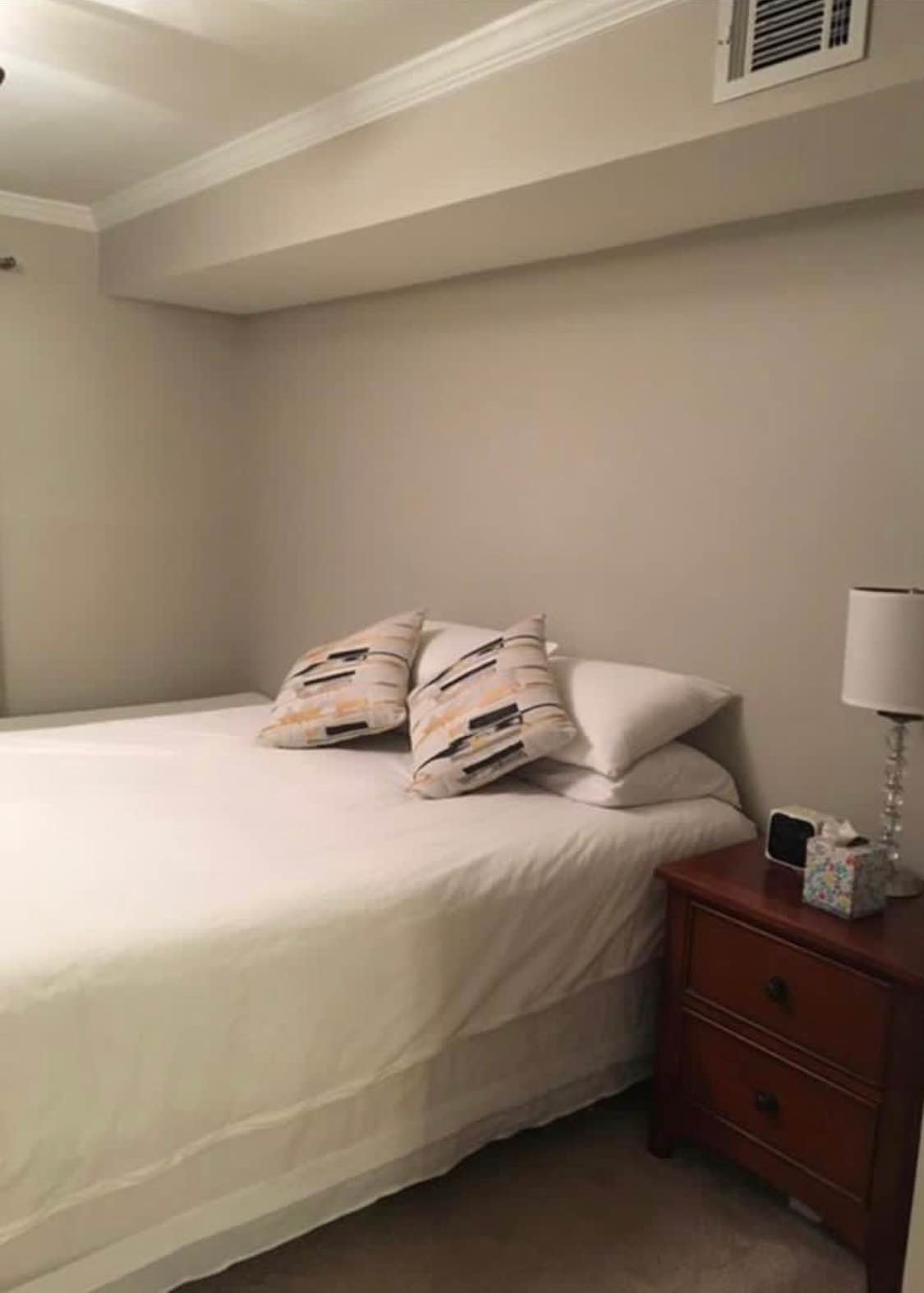   I have a cozy well furnished private studio apartment for rent feel free to contact me on +1 863-692-5236 for more details about the place thanks 