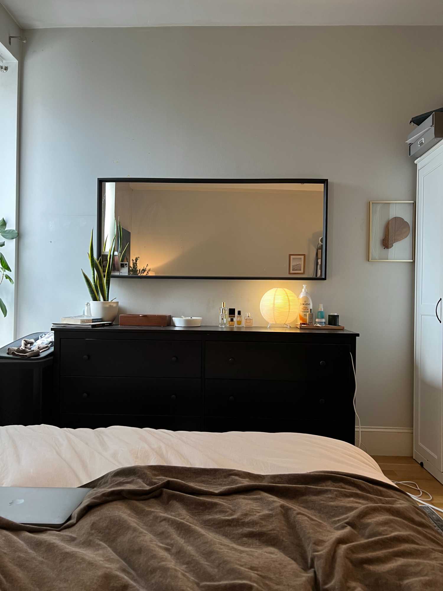 1790 + ~$150 in utilities
1 bedroom in central Williamsburg doorman building!
Bedroom in 2 bd unit- doorman building in central Williamsburg. Available June 18-Aug 31 (some flexibility to start sublet up to July 1).
Hi, I’m looking to sublet my room. Apartment is a luxury building 2 blocks from the Bedford L train and 3 blocks from McCarren Park. Building has 24hr doorman, package room, gym, laundry room, and finished rooftop.
Unit is on the top floor facing courtyard/parking (not street facing). Room has small balcony and floor to ceiling windows, permanent A/C, heating unit.
Looking for female roommate, ideally in their mid-late 20’s or 30’s, LGBTQIA+ friendly, does not WFH, no pets, clean and respectful.
Roommate is a lovely 26 y/o DEI professional who splits time WFH and in cafes, is very kind and respectful of shared space. Climbs frequently at local climbing gym, spends several night per week at girlfriend’s or babysitting for family. Travels occasionally for work.