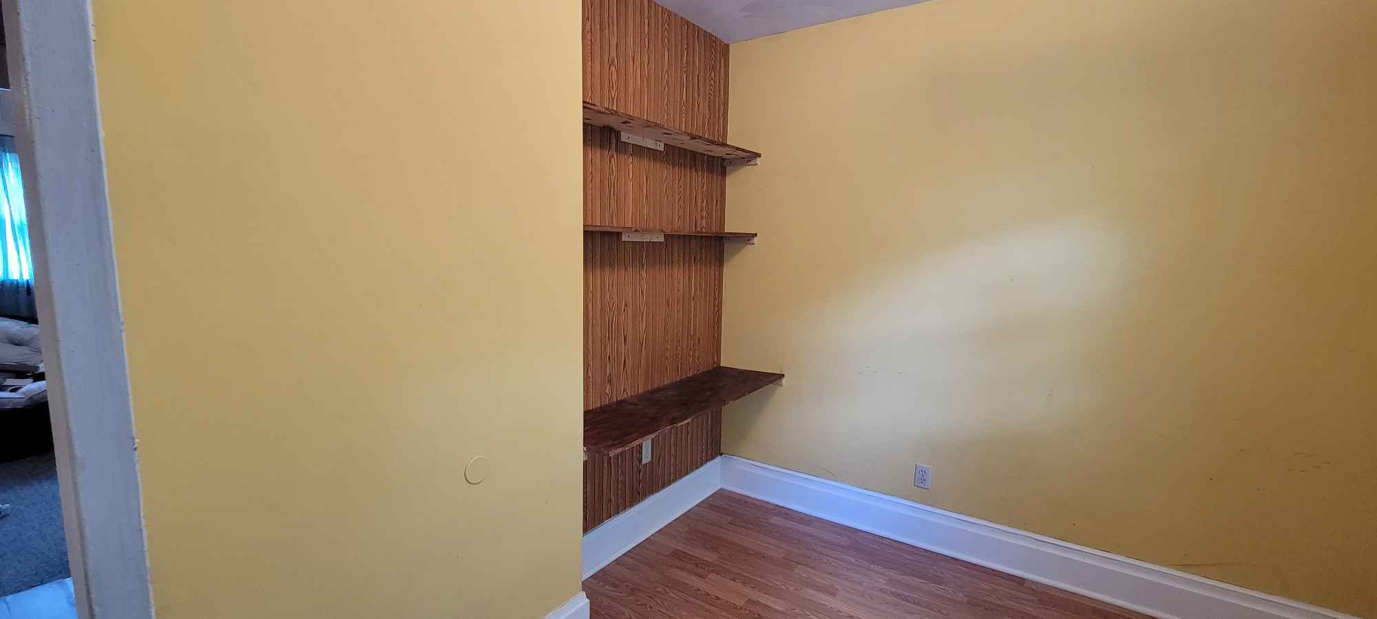 A nice neighborhood with close drive or walk distance between stores and gas station. A couple blocks from a school.
On my street there is a lot of retired or family oriented households.
In the summer there are street events as well as kids enjoying the outside.
I, myself, work several days a week outside the home. I also have pets that reside 100% in the house.