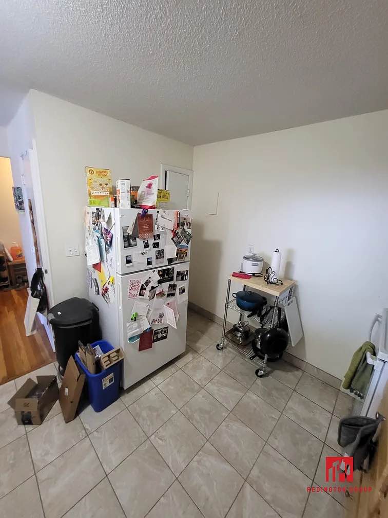 Affordable 1 Bedroom Apartment for Rent!

Looking for a comfortable and convenient place to call home? Our charming one-bedroom apartment is now available!

Contact us at catheash@gmail.com for:

- Viewing arrangements

Don't miss out! Email us today!