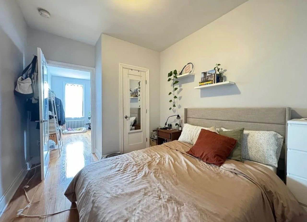 Room rental in 192-20 67th Ave apt 3b, Fresh Meadows, NY 11365, USA - entire Room